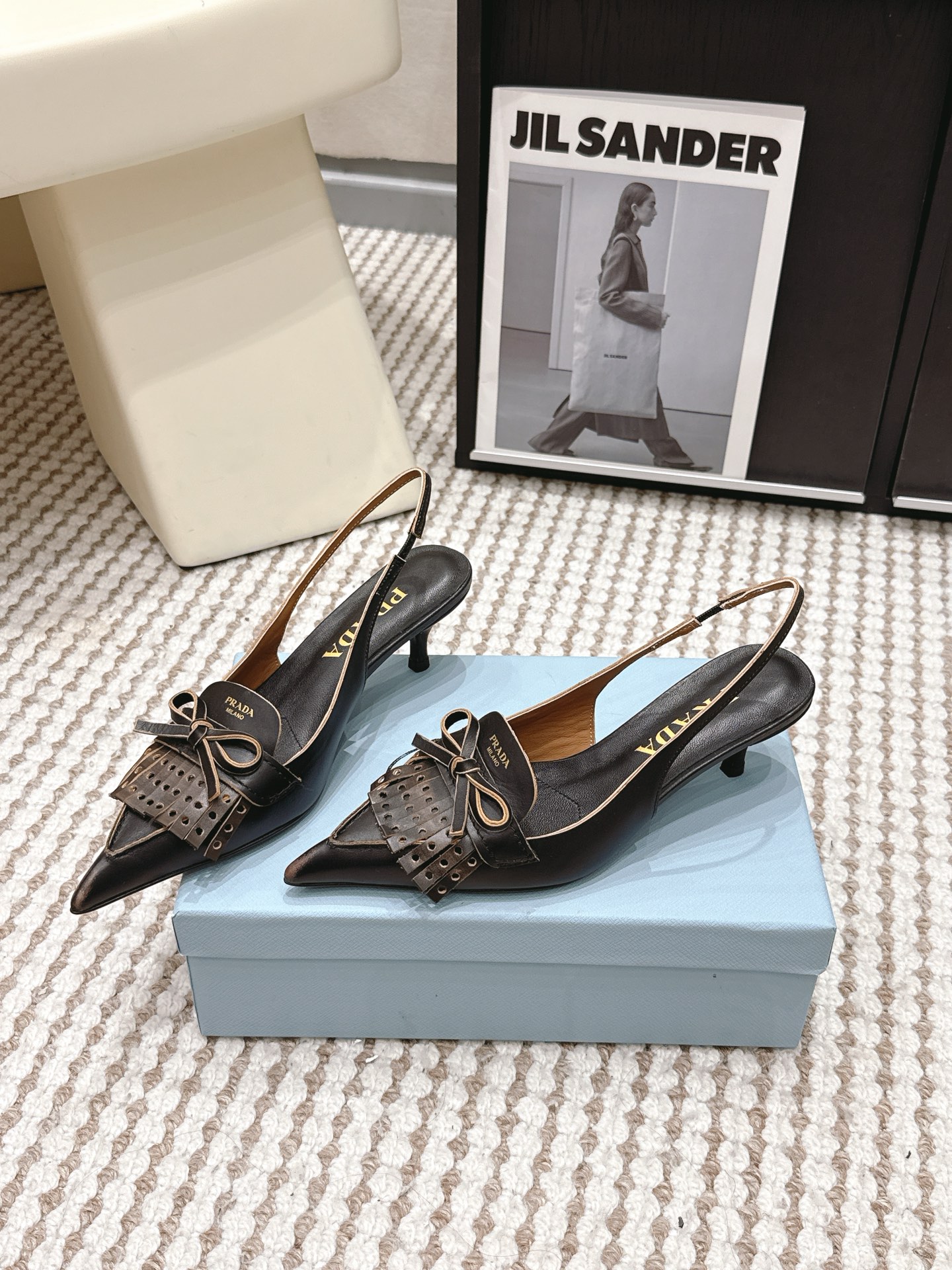 Prada Style Black Leather Women's Shoes style reference detail image 3 from source 784881