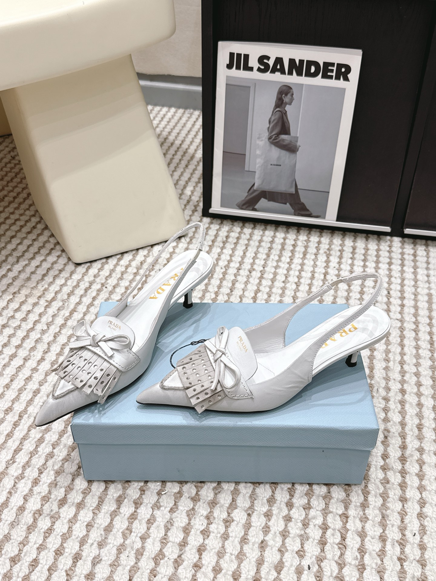 Prada Style Black Leather Women's Shoes style reference detail image 3 from source 784882