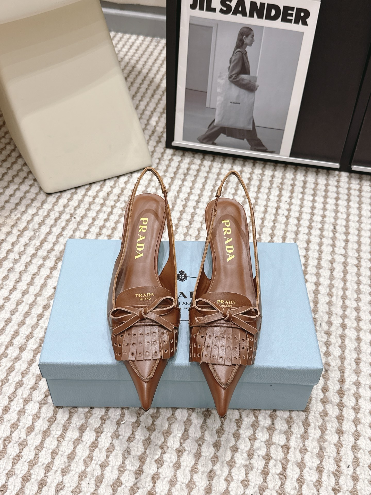 Prada Style Black Leather Women's Shoes style reference detail image 1 from source 784883