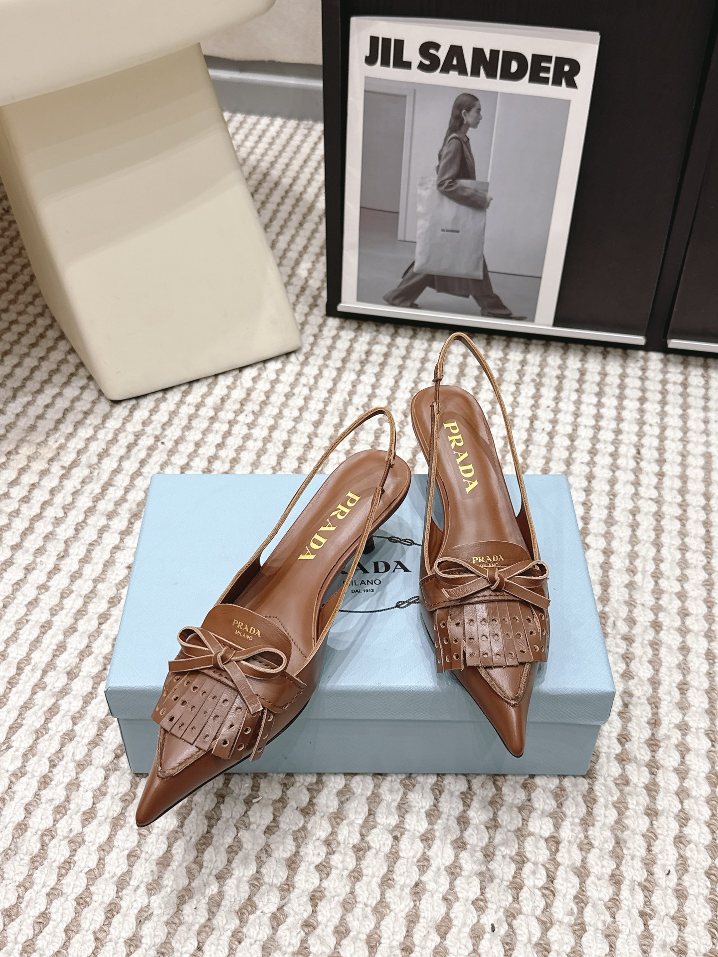 Prada Style Black Leather Women's Shoes style reference detail image 4 from source 784883