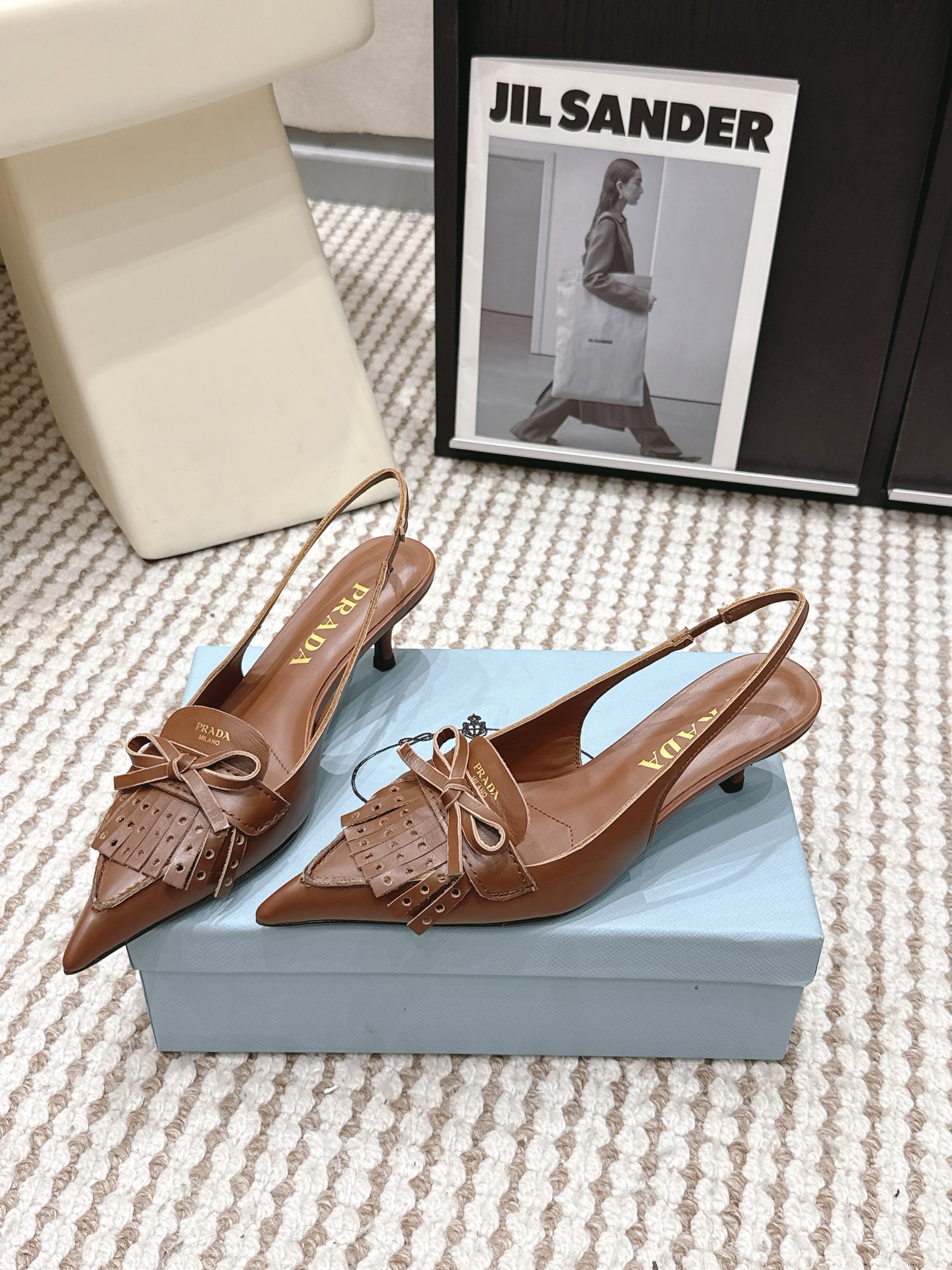 Prada Style Black Leather Women's Shoes style reference detail image 3 from source 784883