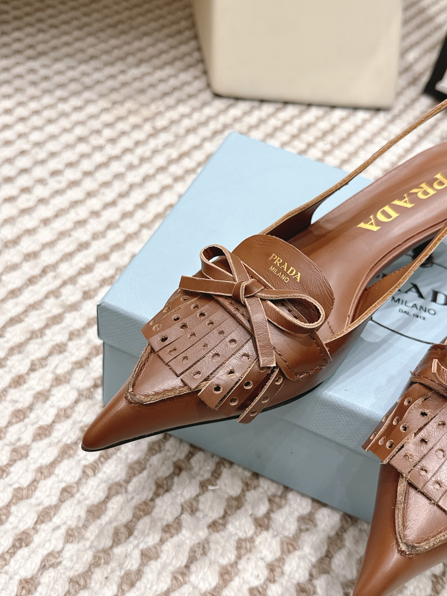 Prada Style Black Leather Women's Shoes style reference detail image 8 from source 784883