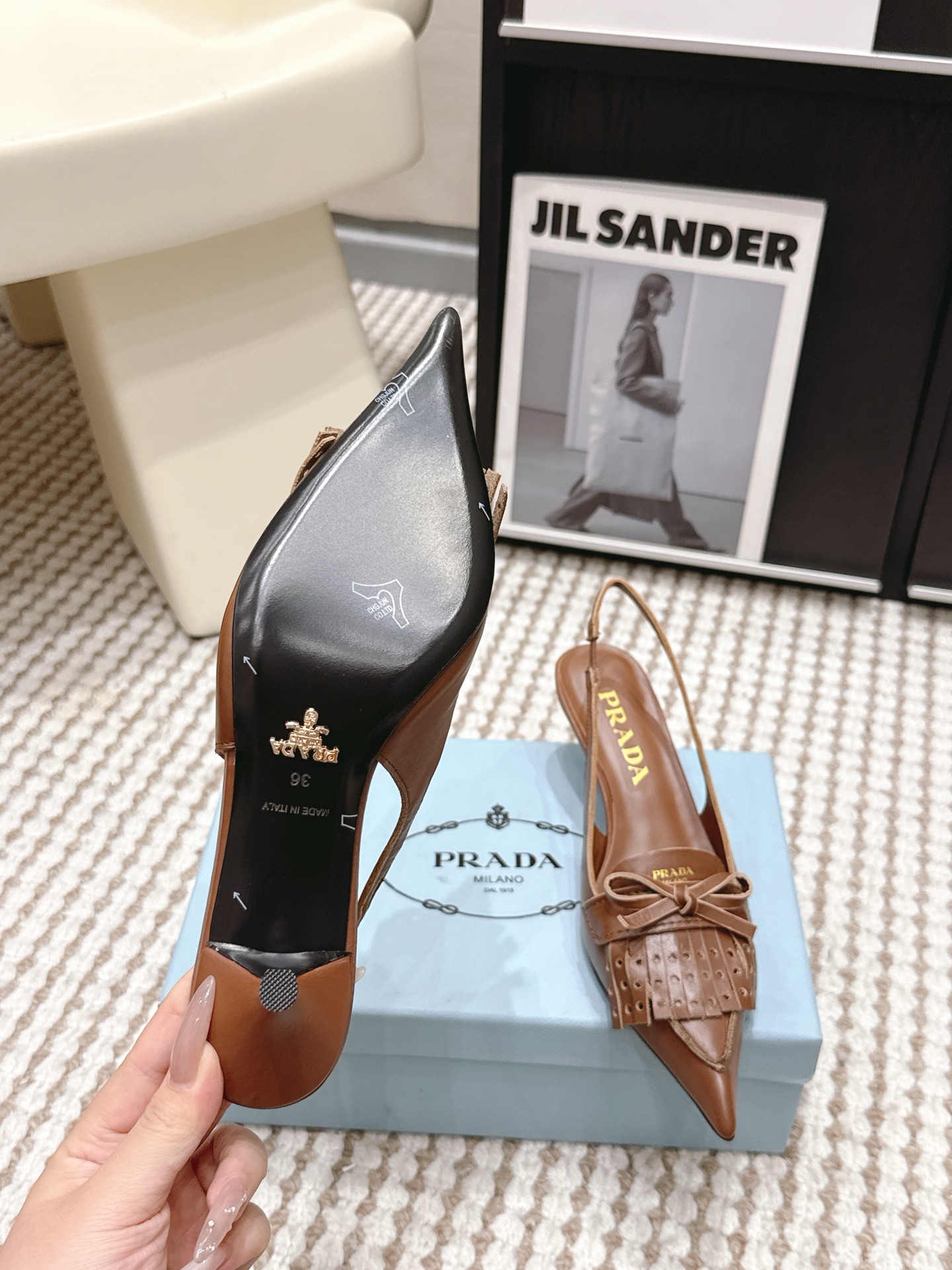Prada Style Black Leather Women's Shoes style reference detail image 9 from source 784883