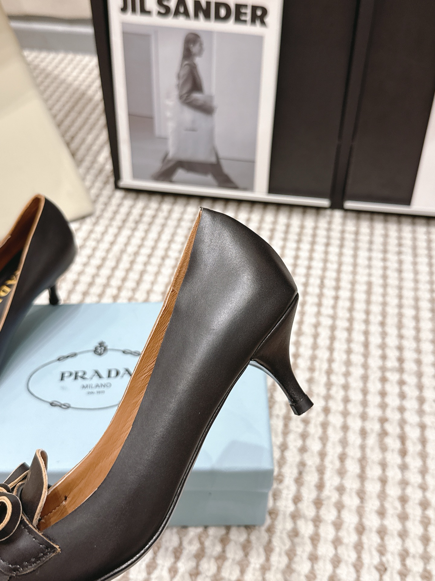 Prada Style Black Leather Women's Shoes style reference detail image 6 from source 784884