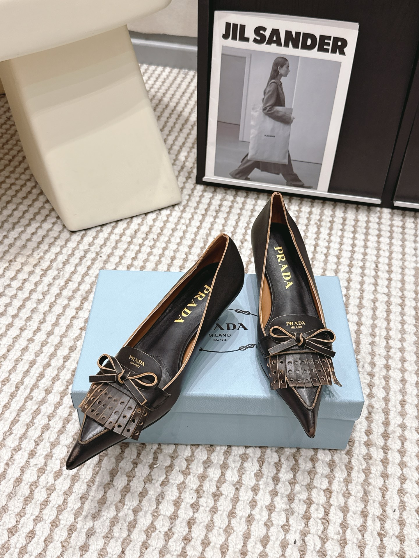 Prada Style Black Leather Women's Shoes style reference detail image 4 from source 784884