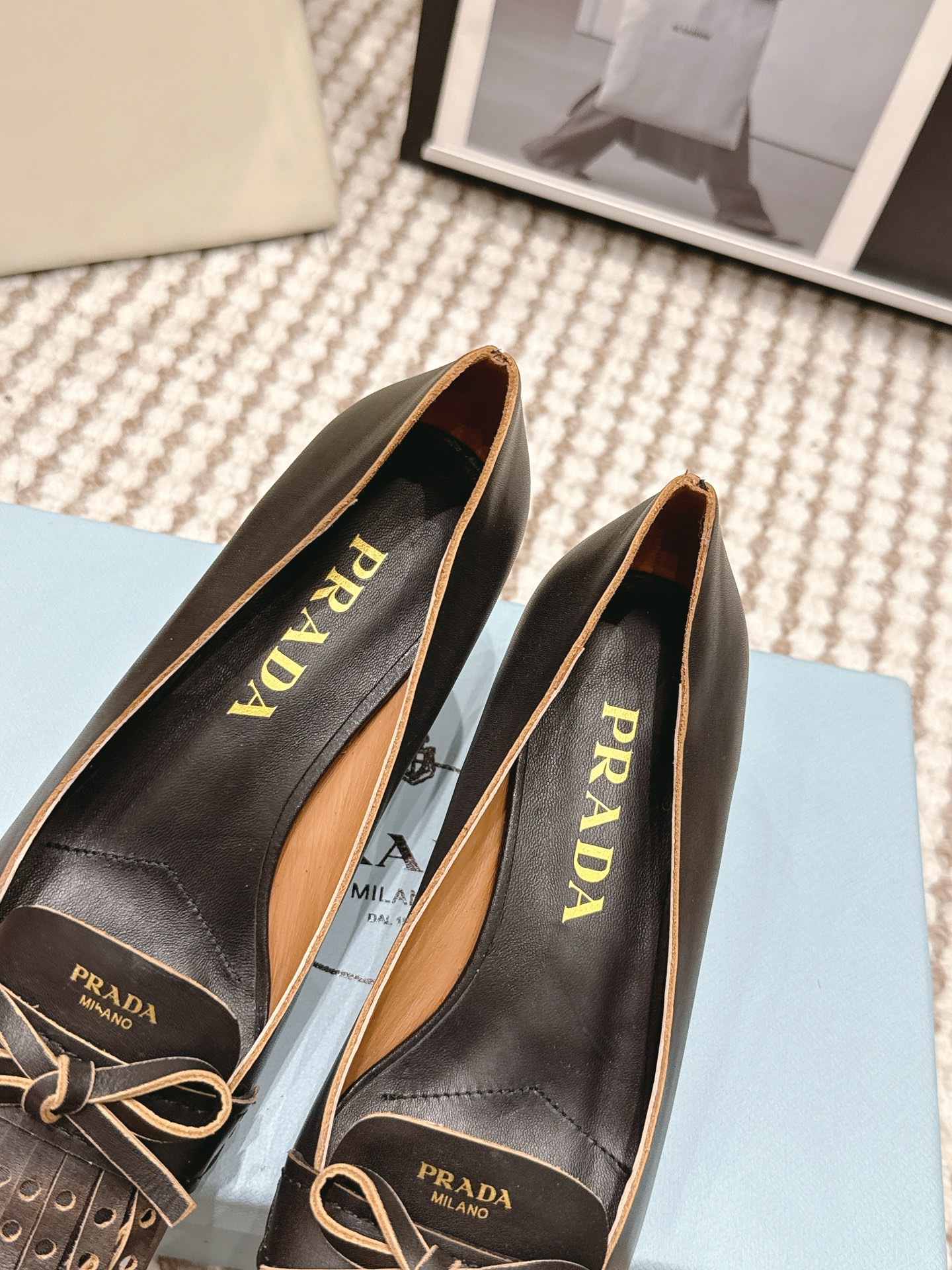 Prada Style Black Leather Women's Shoes style reference detail image 8 from source 784884