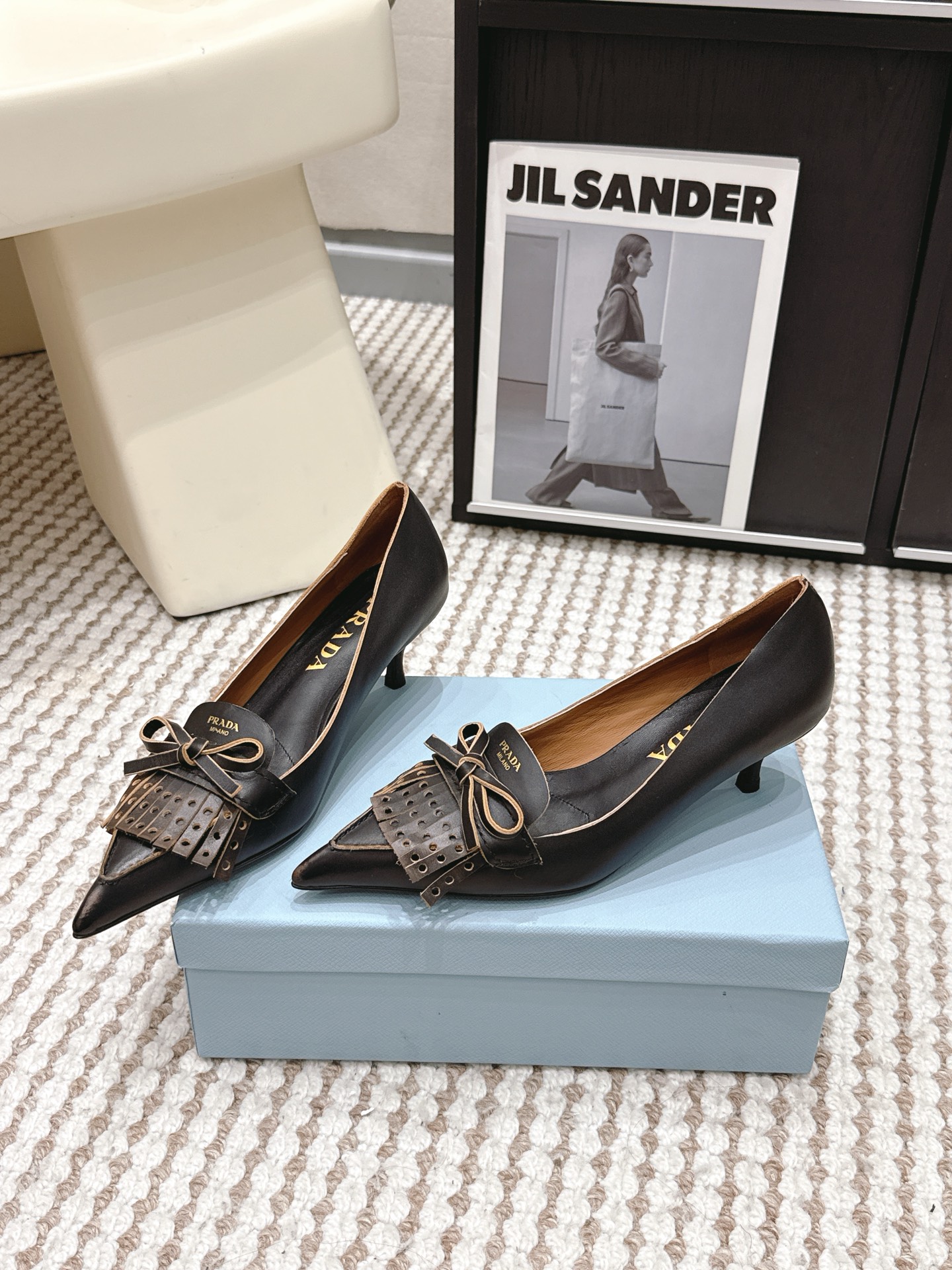 Prada Style Black Leather Women's Shoes style reference detail image 3 from source 784884