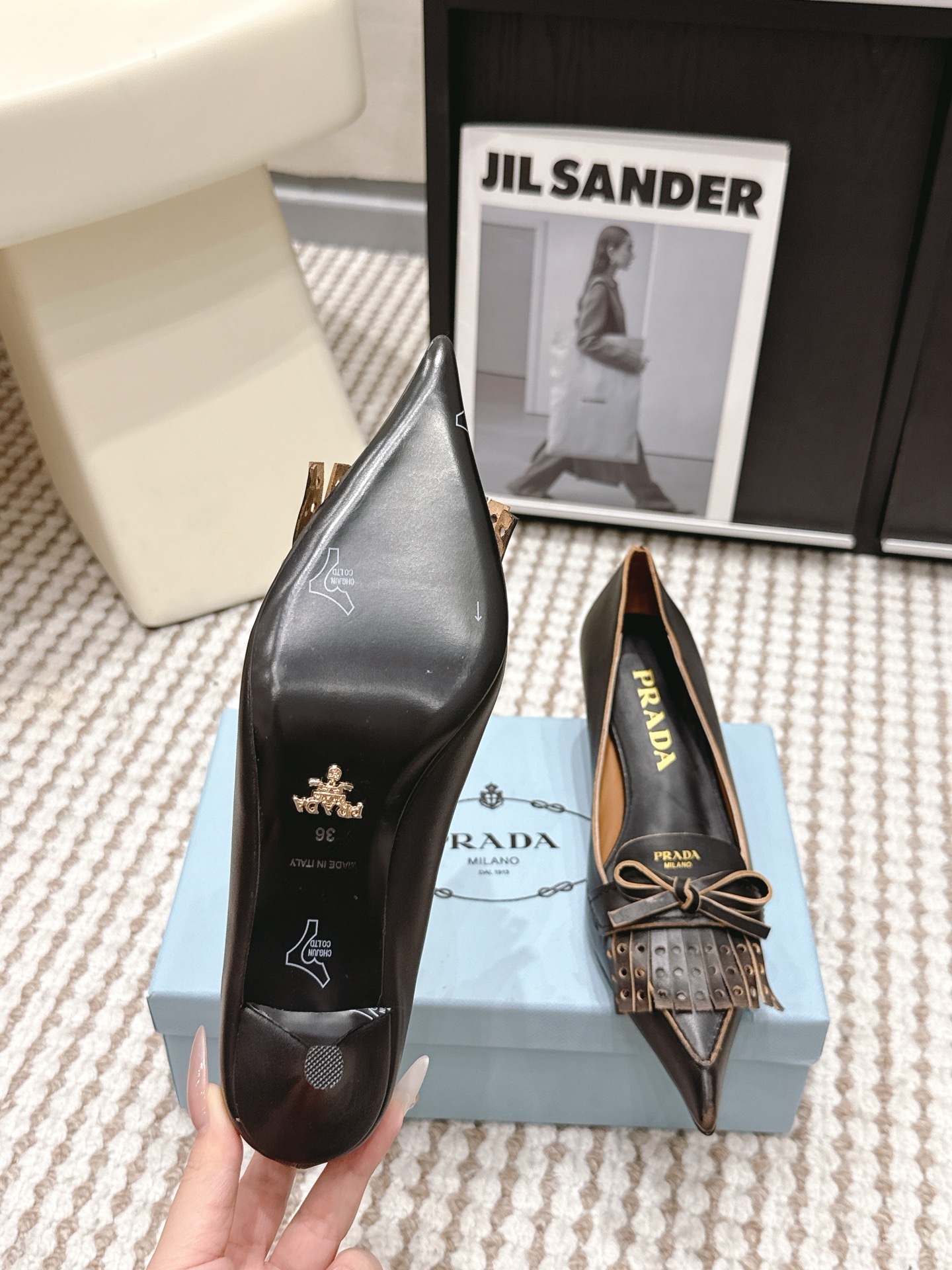 Prada Style Black Leather Women's Shoes style reference detail image 9 from source 784884