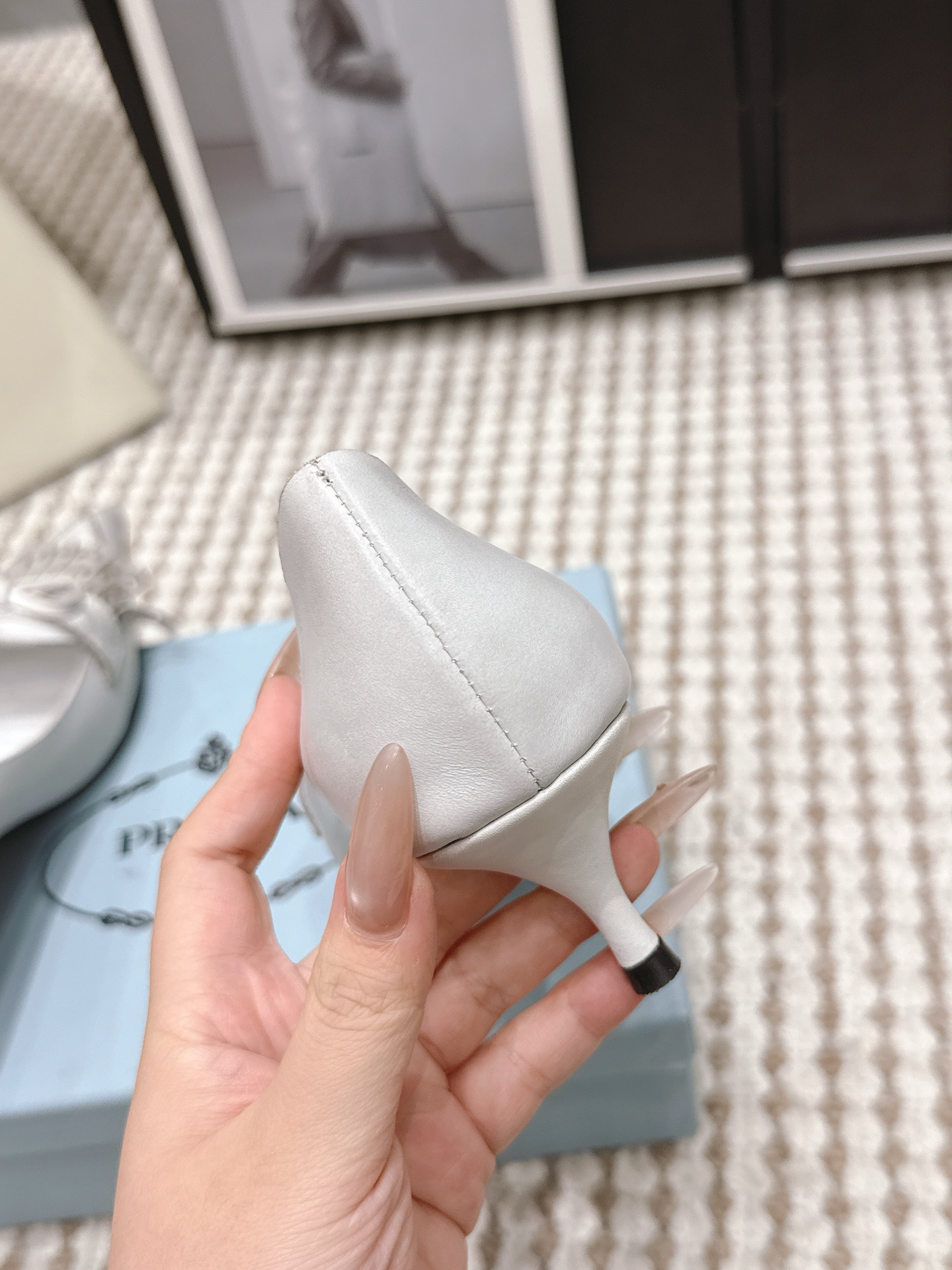 Prada Style Black Leather Women's Shoes style reference detail image 8 from source 784885