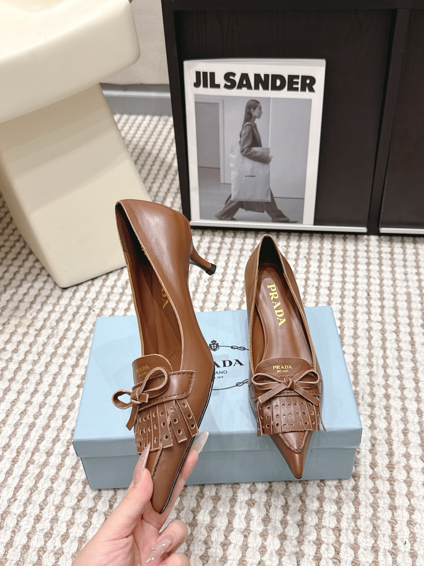 Prada Style Black Leather Women's Shoes style reference detail image 5 from source 784886