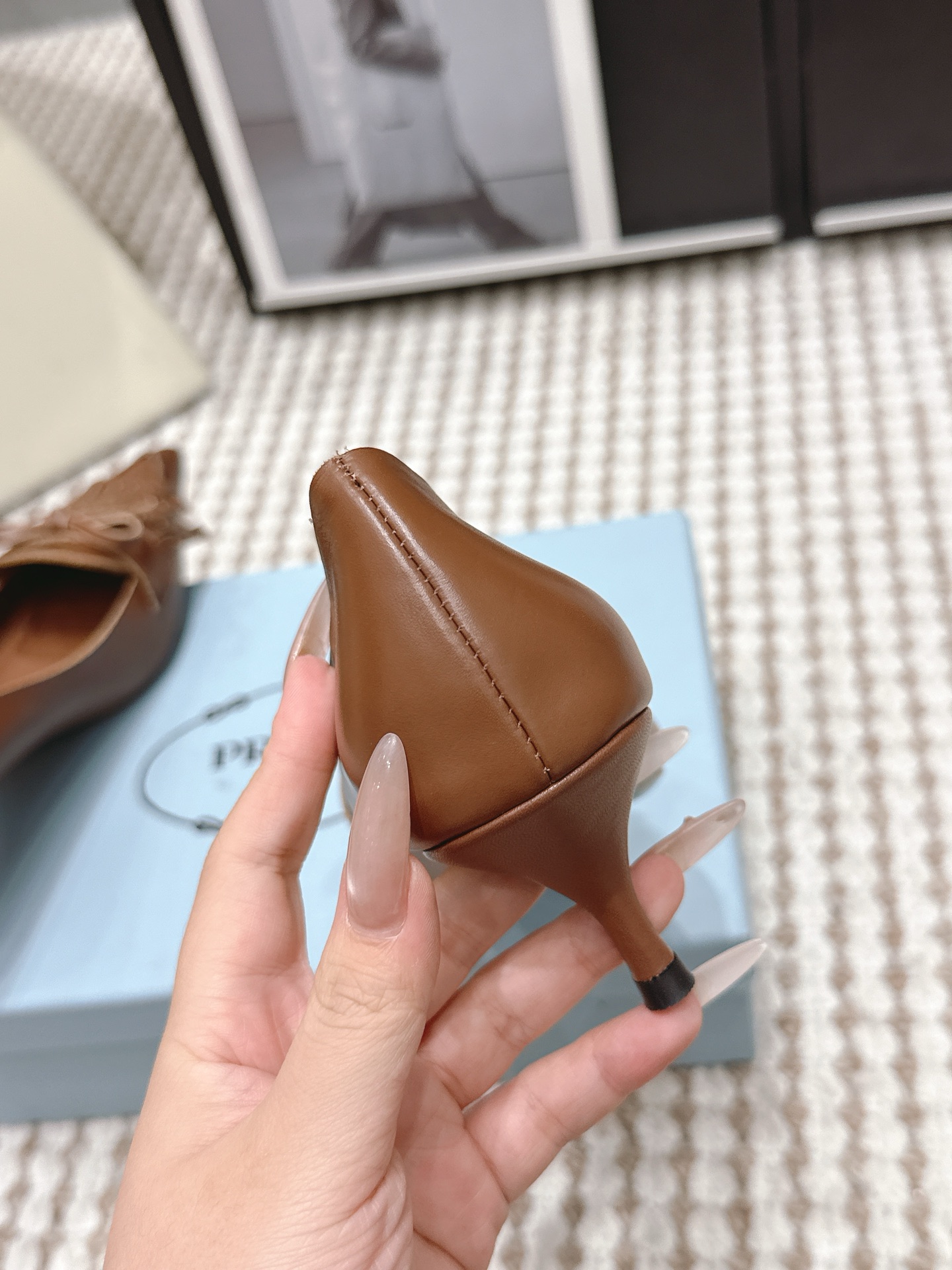 Prada Style Black Leather Women's Shoes style reference detail image 9 from source 784886