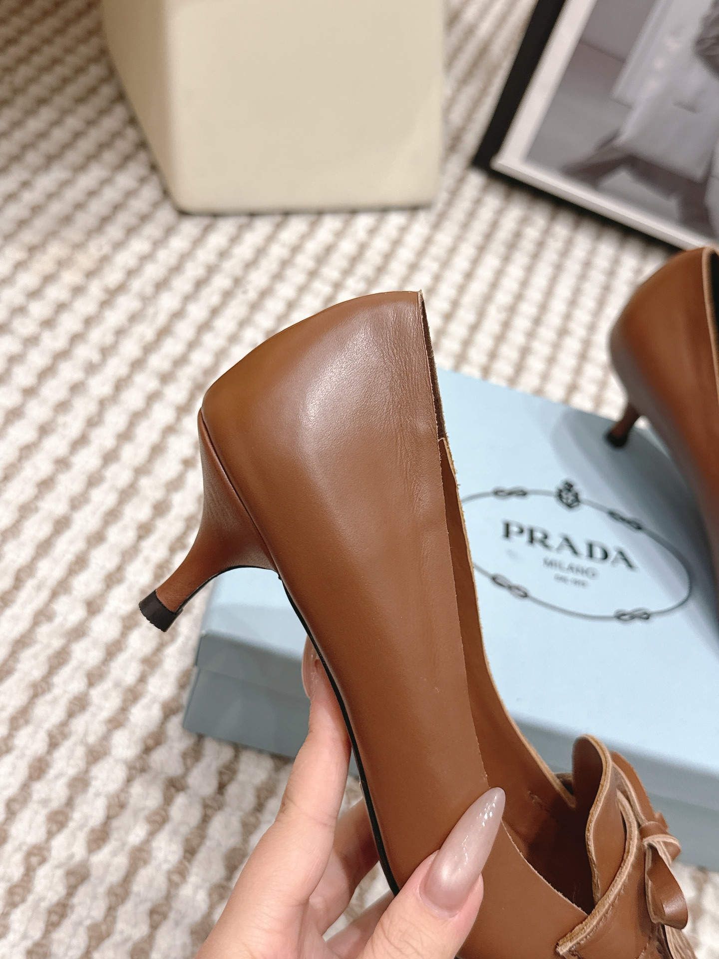 Prada Style Black Leather Women's Shoes style reference detail image 6 from source 784886