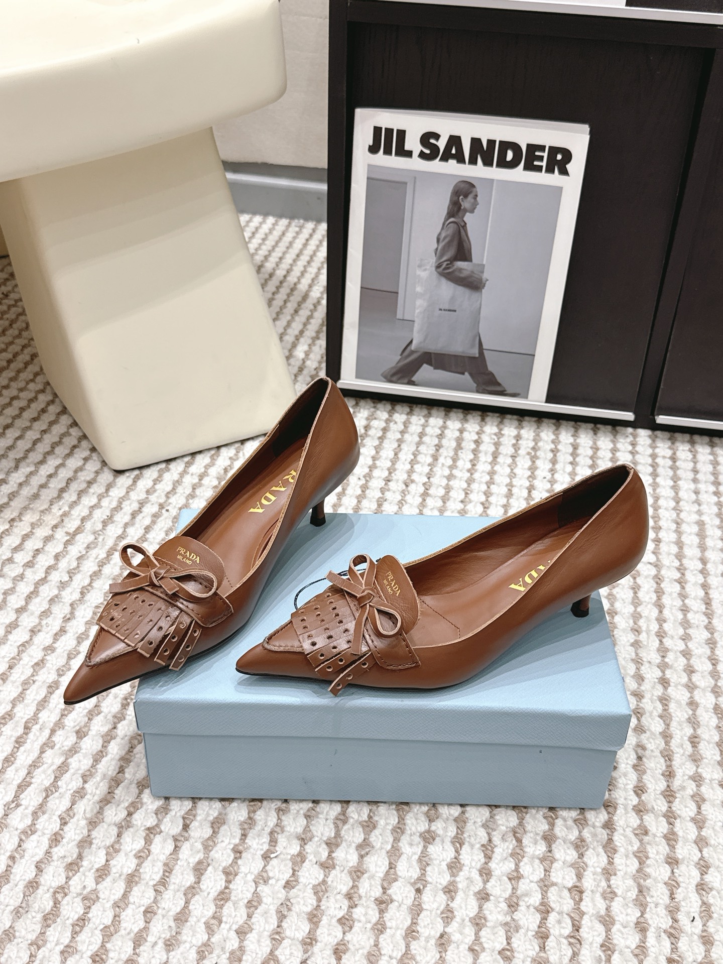 Prada Style Black Leather Women's Shoes style reference detail image 4 from source 784886
