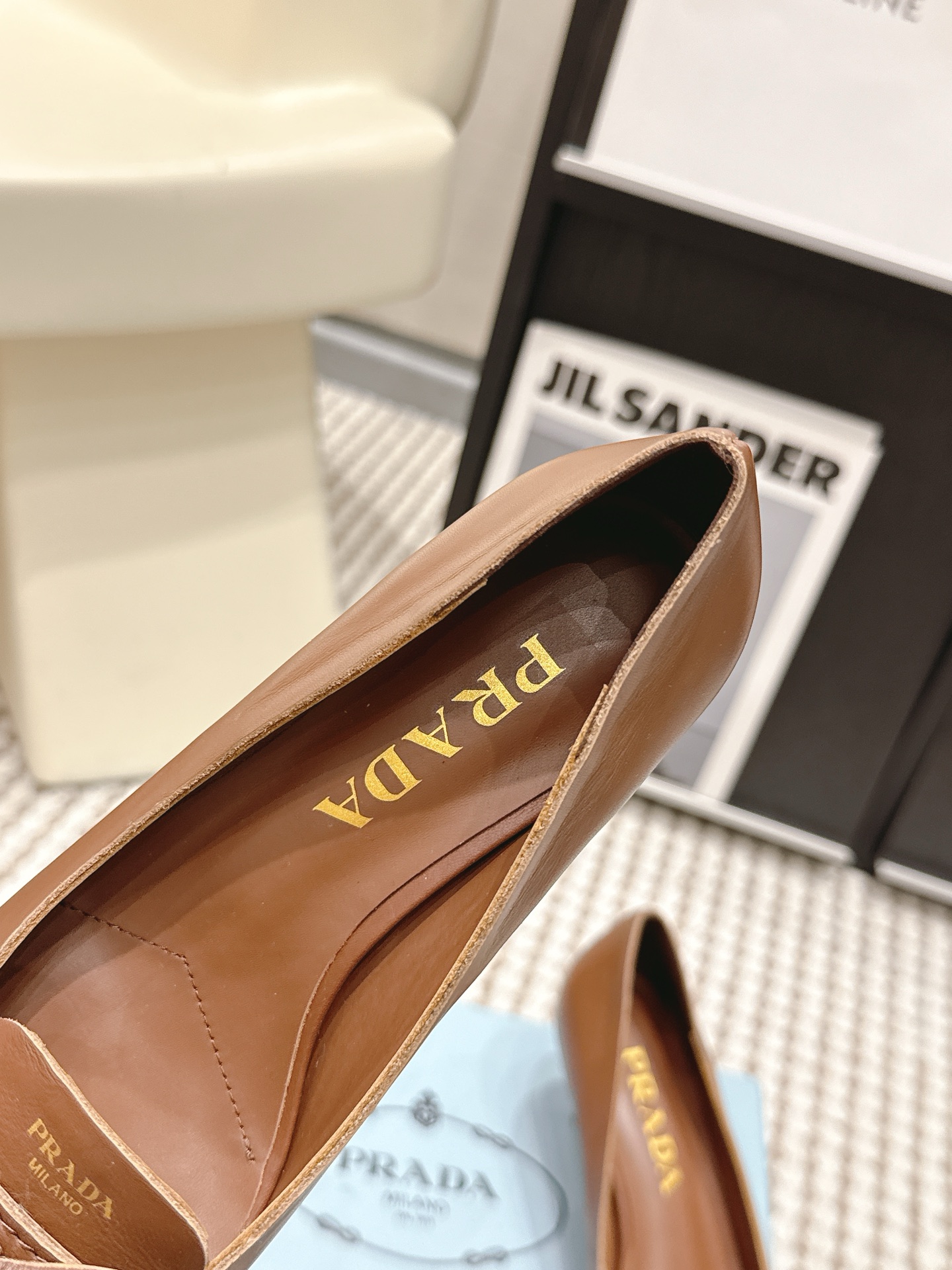 Prada Style Black Leather Women's Shoes style reference detail image 8 from source 784886