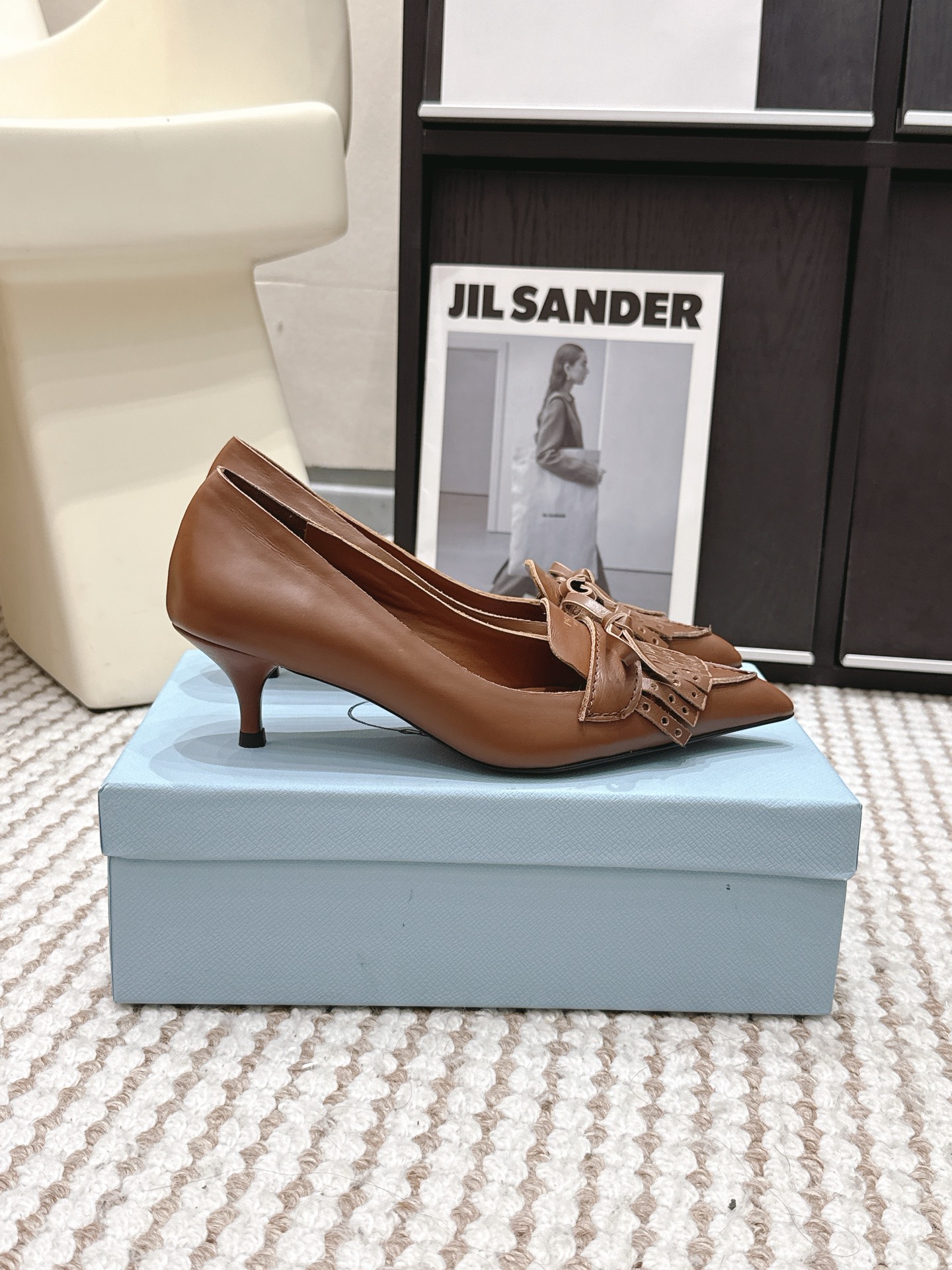 Prada Style Black Leather Women's Shoes style reference detail image 2 from source 784886
