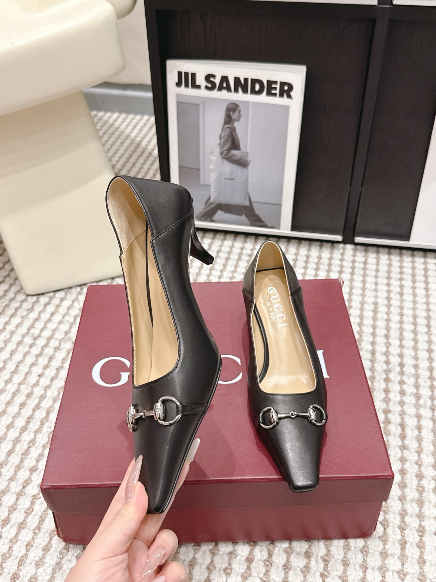 Gucci Style Leather Women's Shoes style reference detail image 5 from source 784636