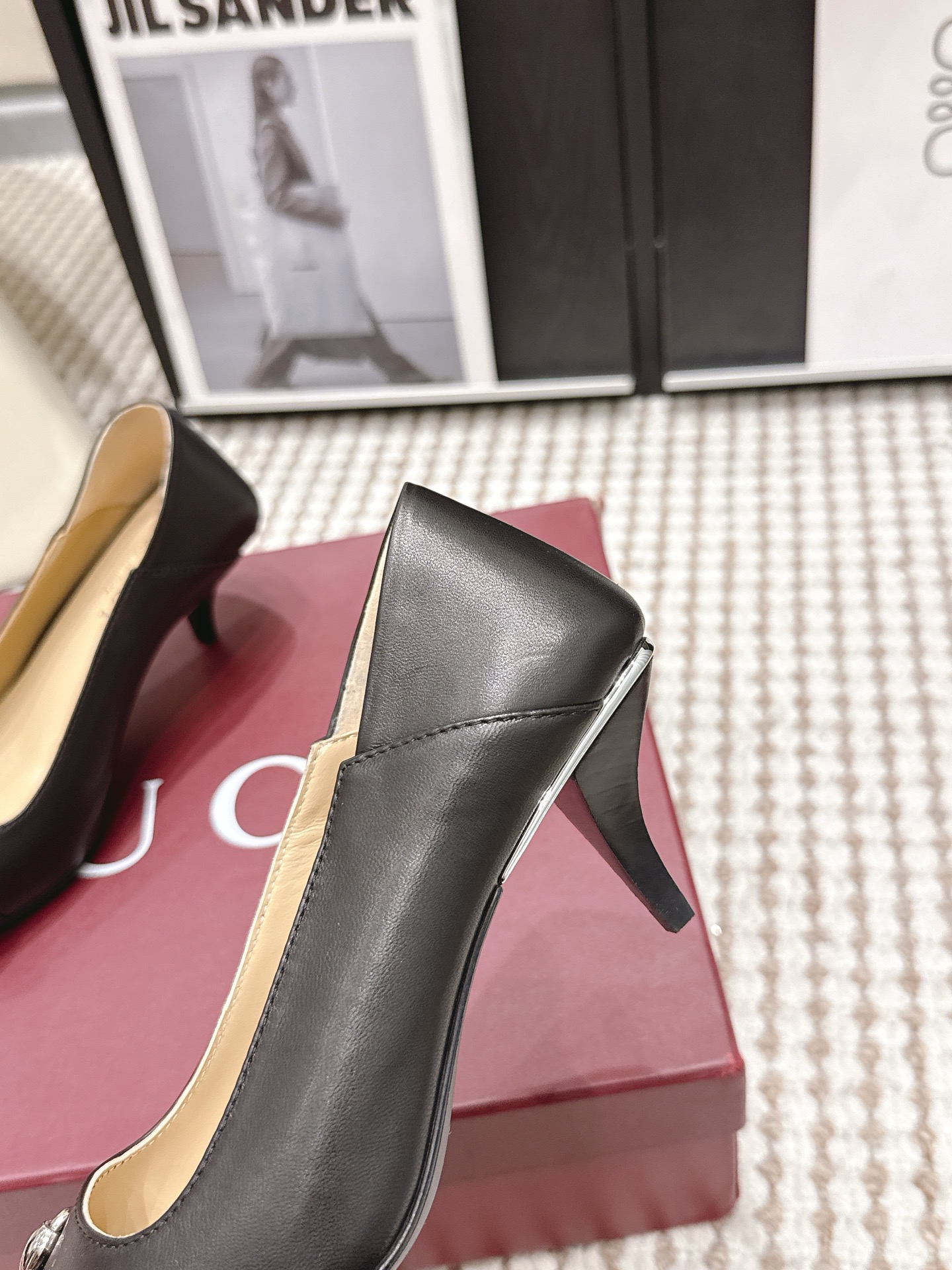 Gucci Style Leather Women's Shoes style reference detail image 6 from source 784636
