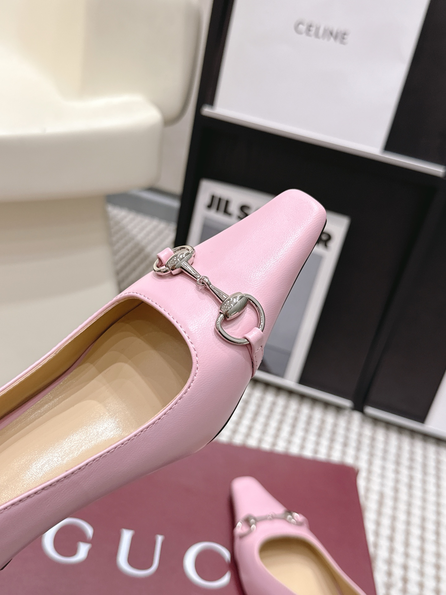 Gucci Style Leather Women's Shoes style reference detail image 9 from source 784637