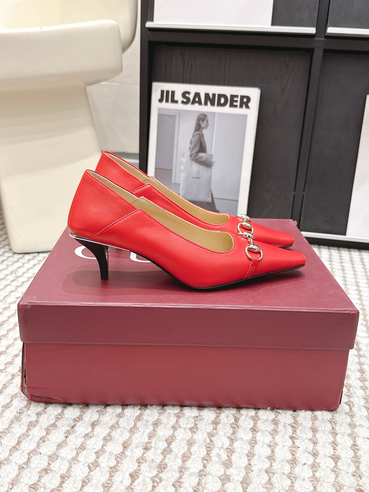 Gucci Style Leather Women's Shoes style reference detail image 2 from source 784638