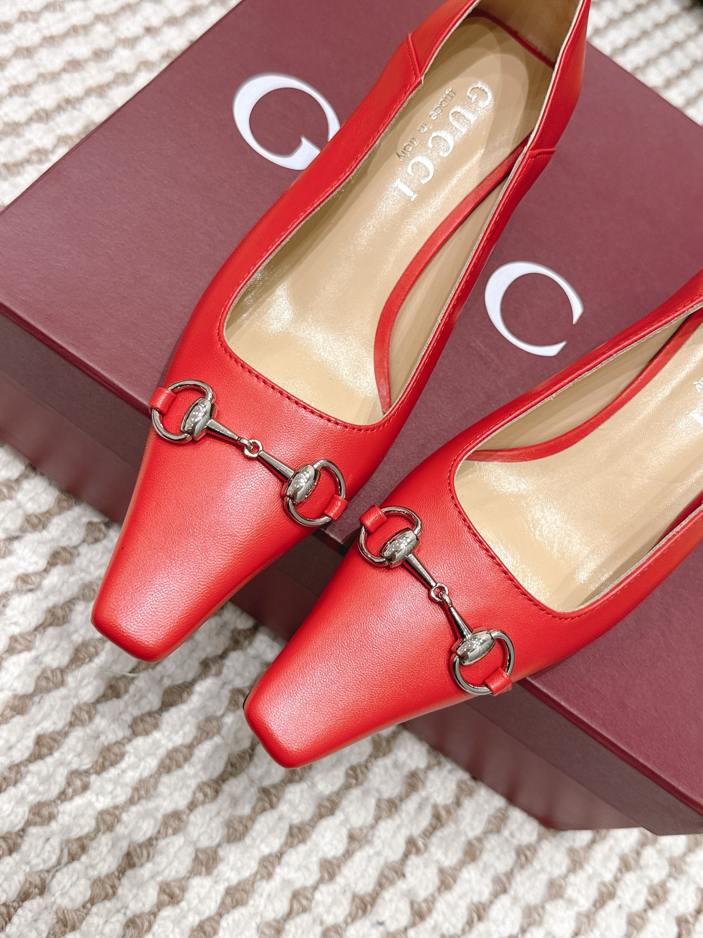 Gucci Style Leather Women's Shoes style reference detail image 8 from source 784638