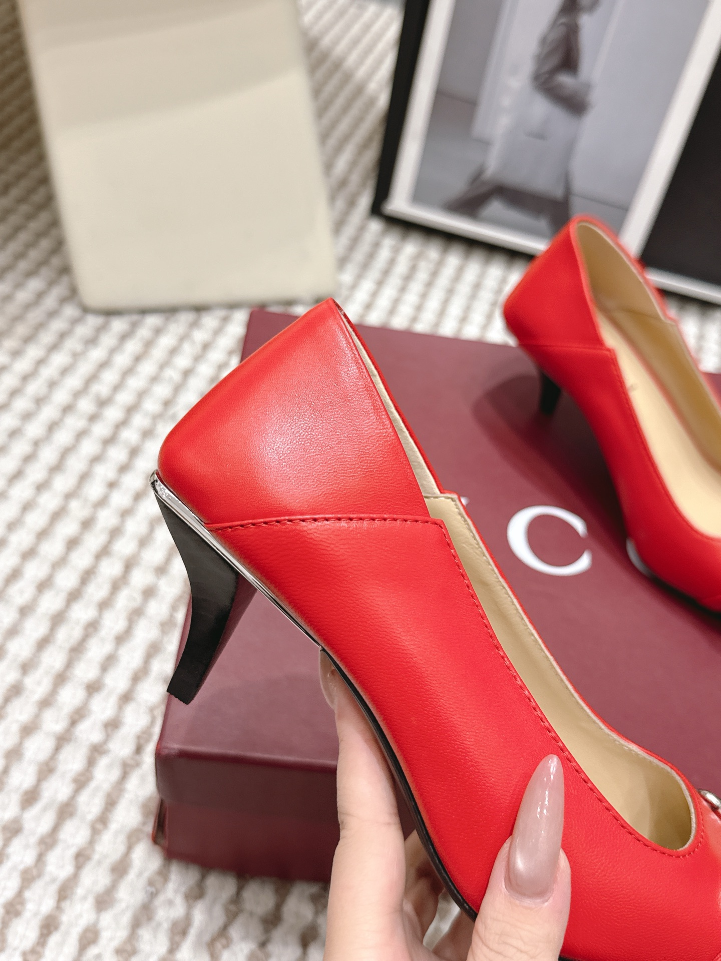 Gucci Style Leather Women's Shoes style reference detail image 6 from source 784638