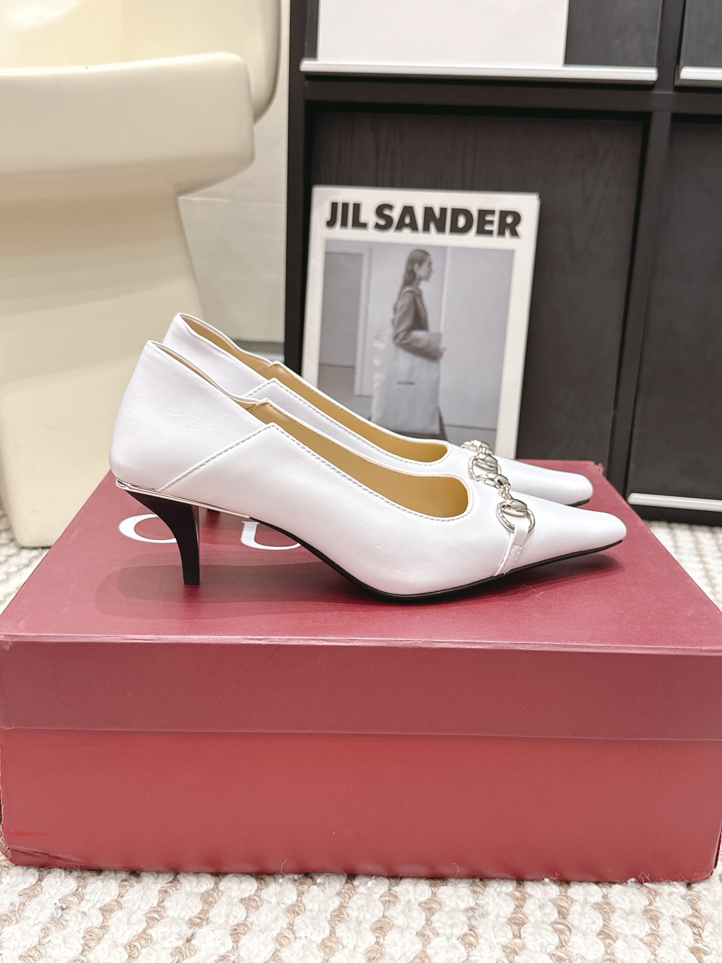 Gucci Style Leather Women's Shoes style reference detail image 2 from source 784639