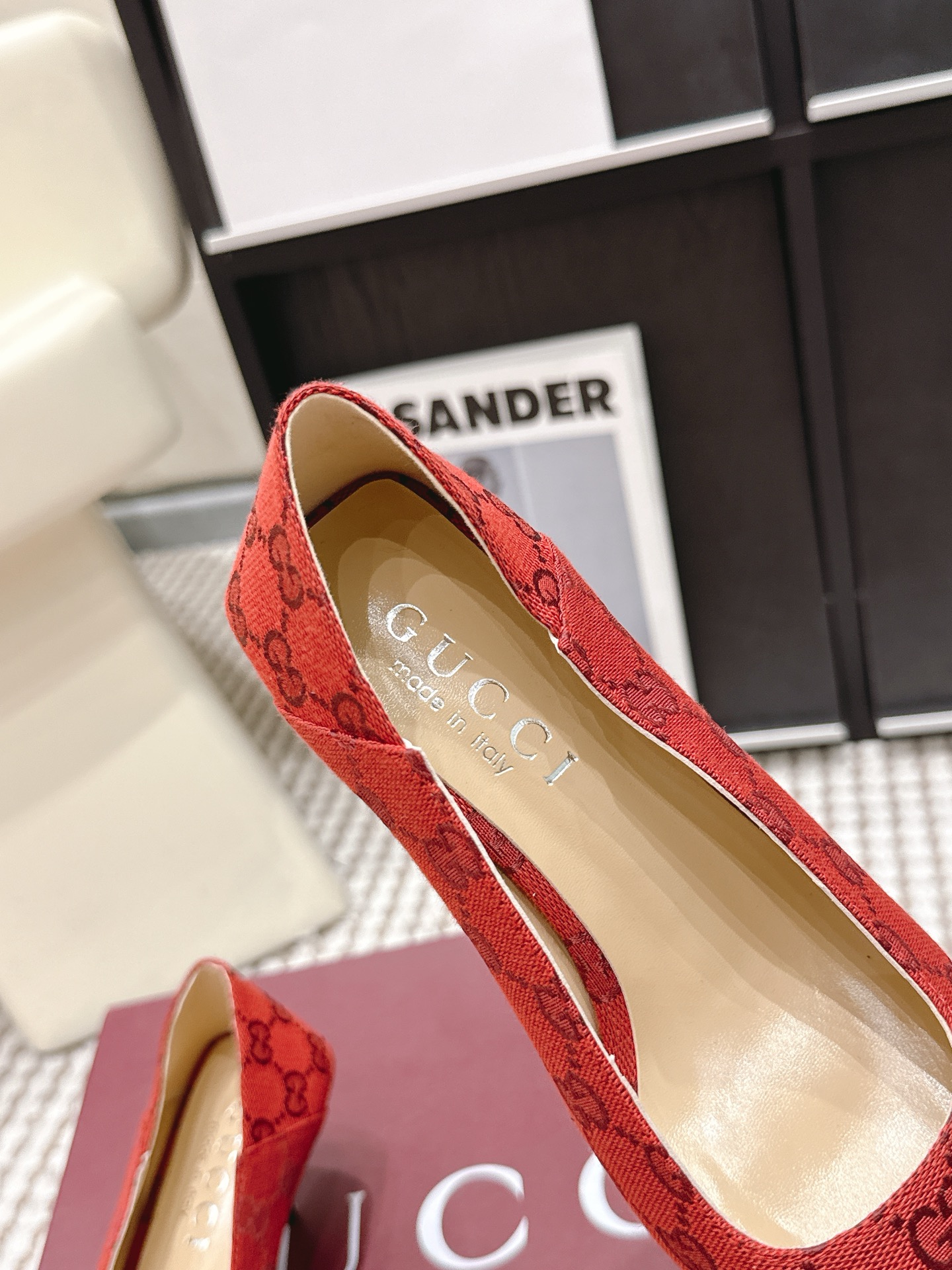 Gucci Style Leather Women's Shoes style reference detail image 6 from source 784640