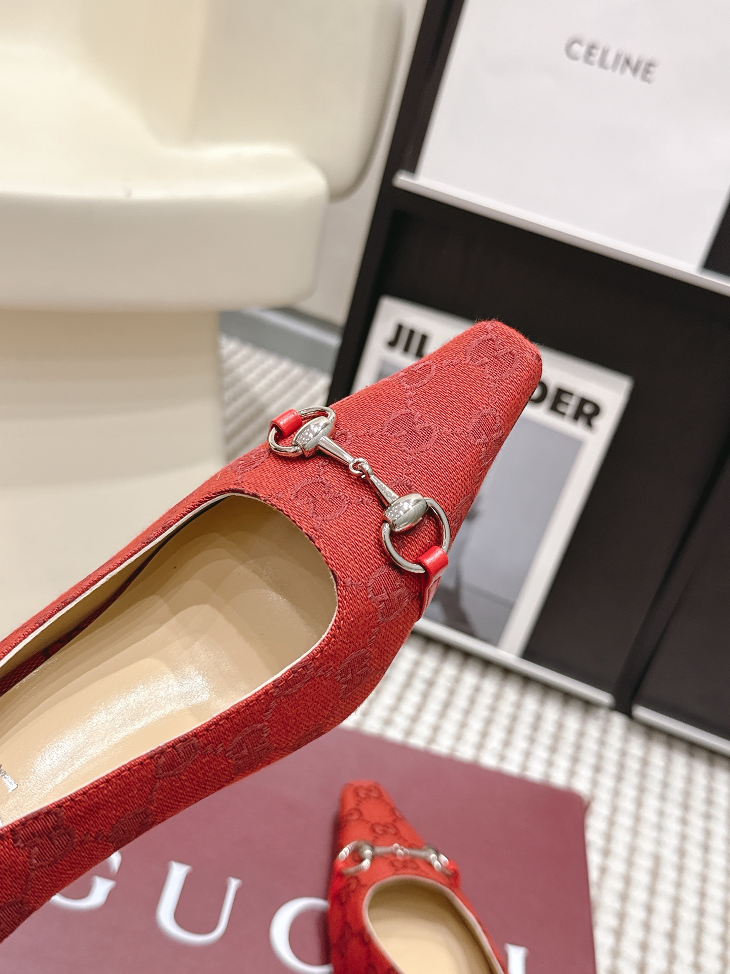 Gucci Style Leather Women's Shoes style reference detail image 7 from source 784640