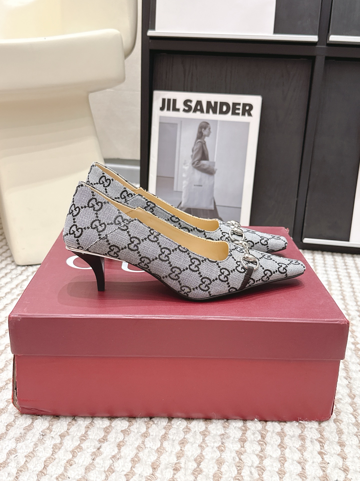 Gucci Style Leather Women's Shoes style reference detail image 2 from source 784641