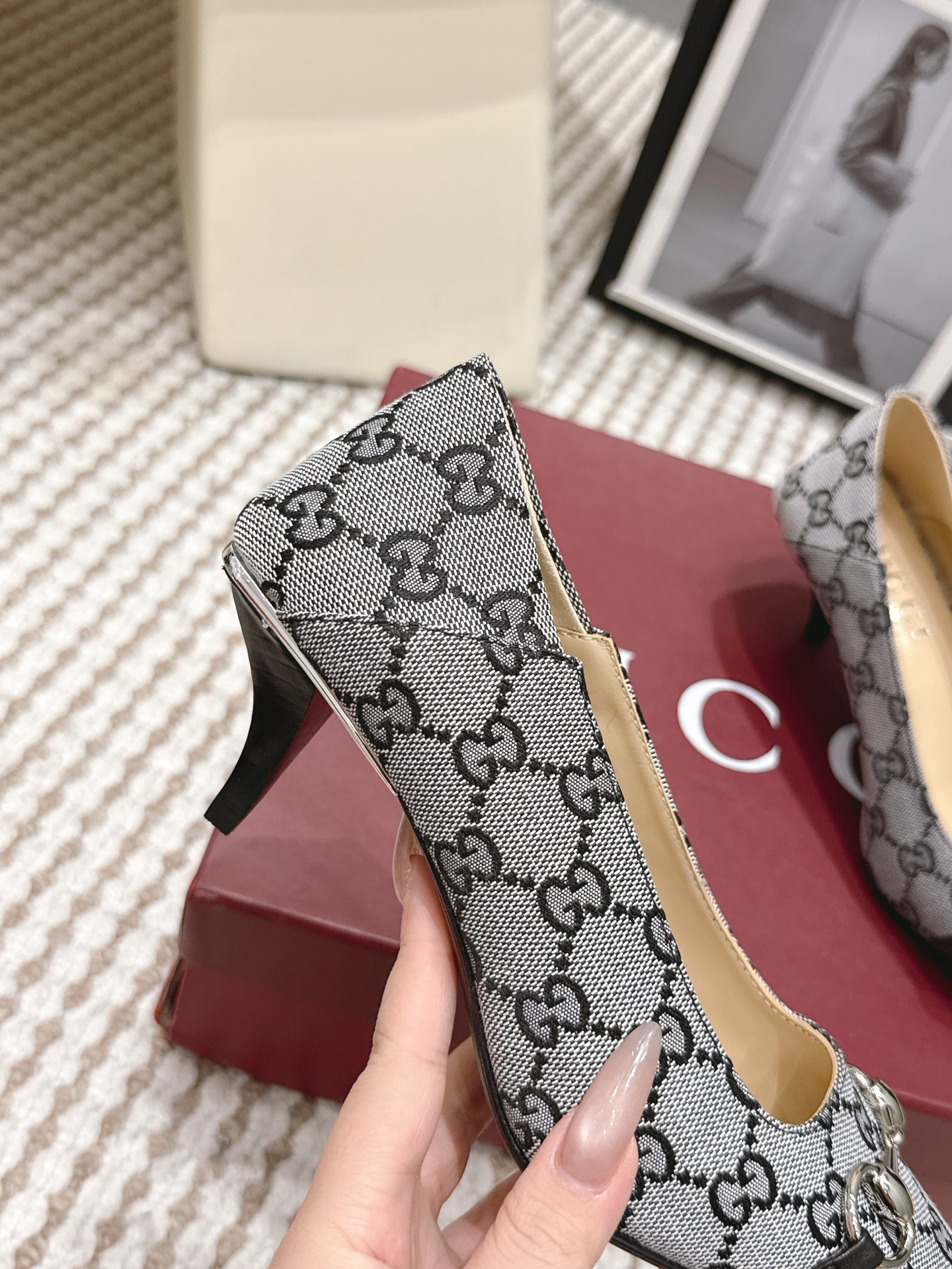 Gucci Style Leather Women's Shoes style reference detail image 7 from source 784641