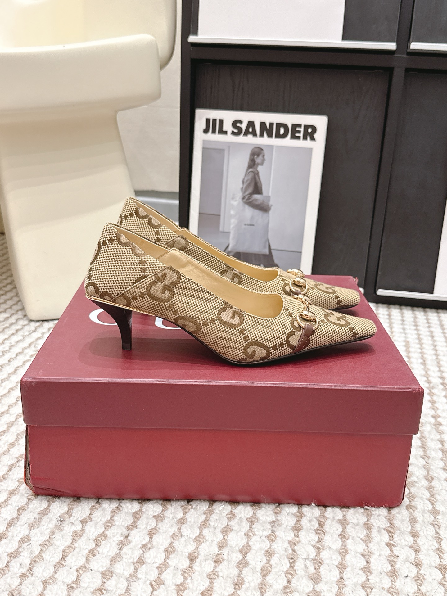 Gucci Style Leather Women's Shoes style reference detail image 2 from source 784642