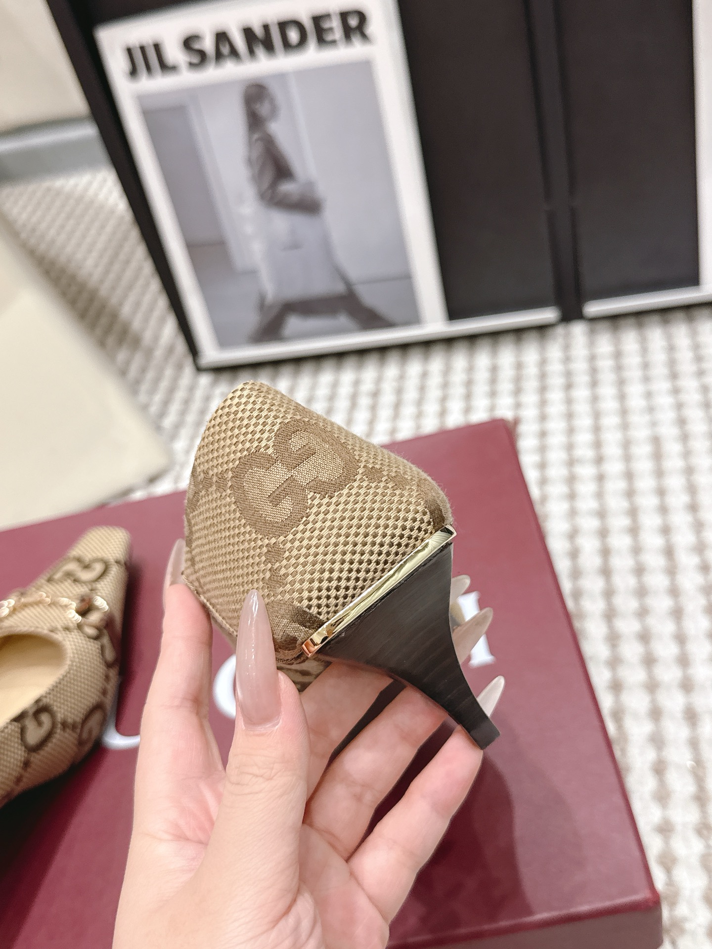 Gucci Style Leather Women's Shoes style reference detail image 9 from source 784642