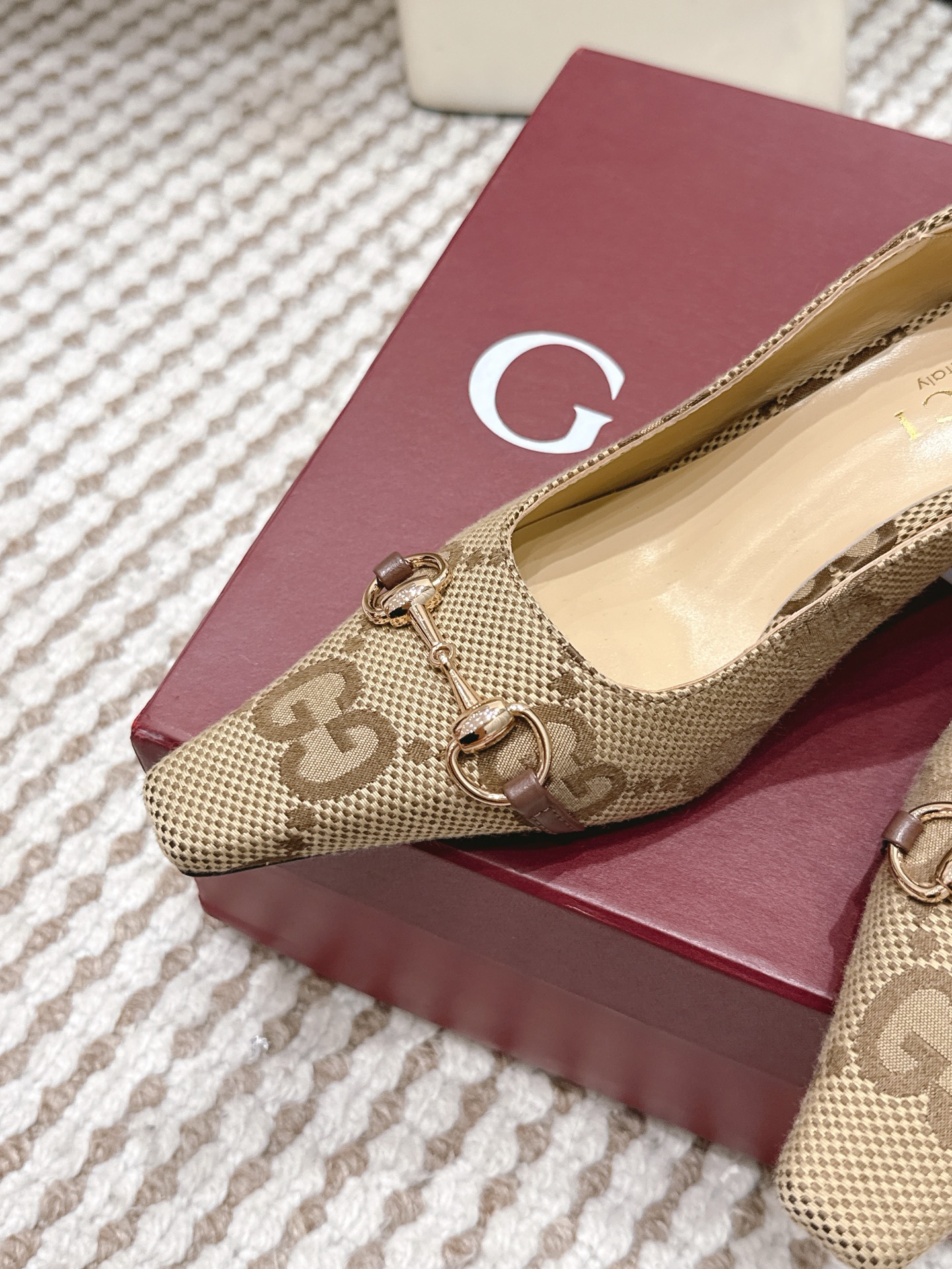 Gucci Style Leather Women's Shoes style reference detail image 8 from source 784642