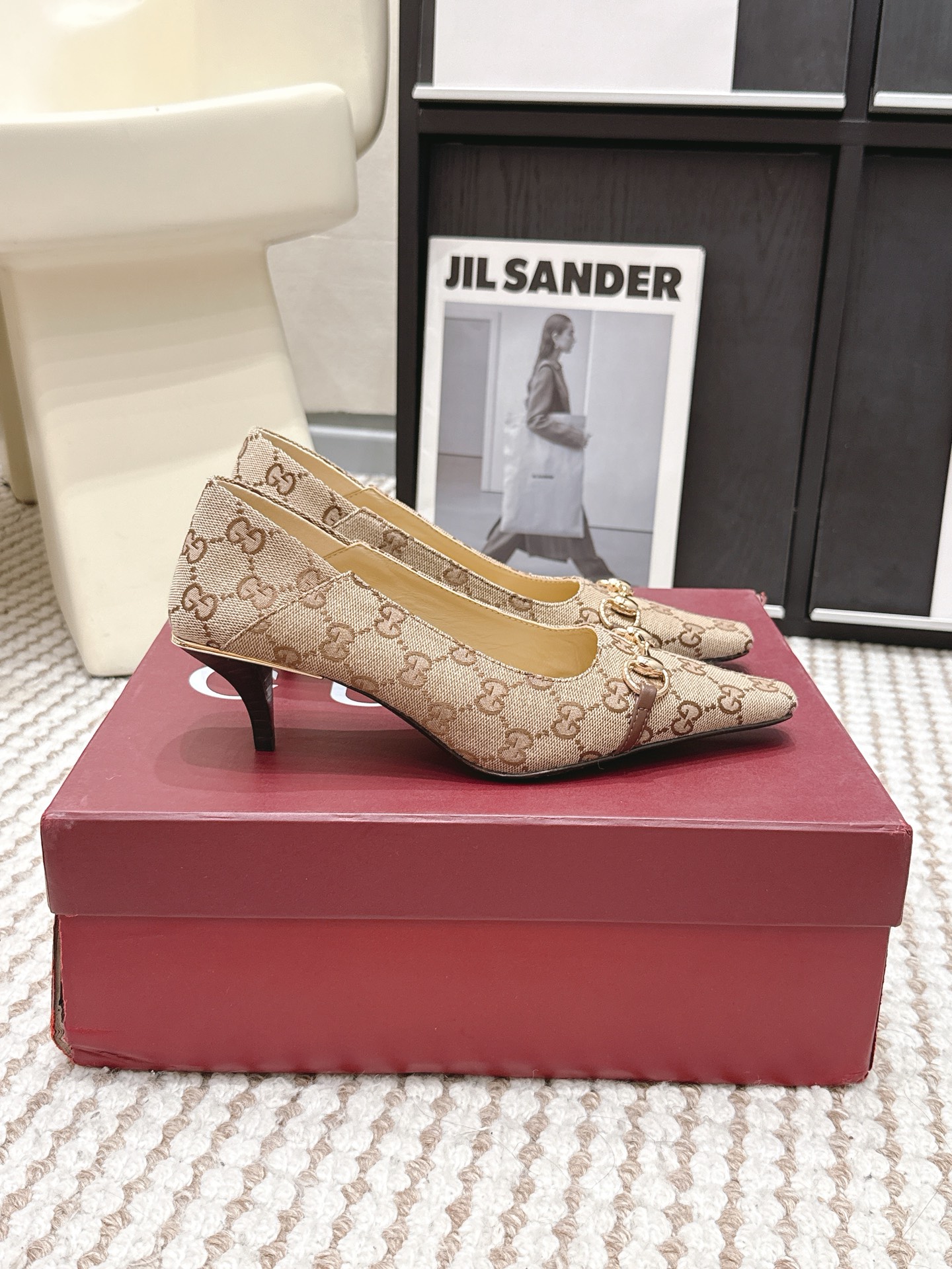 Gucci Style Leather Women's Shoes style reference detail image 2 from source 784643