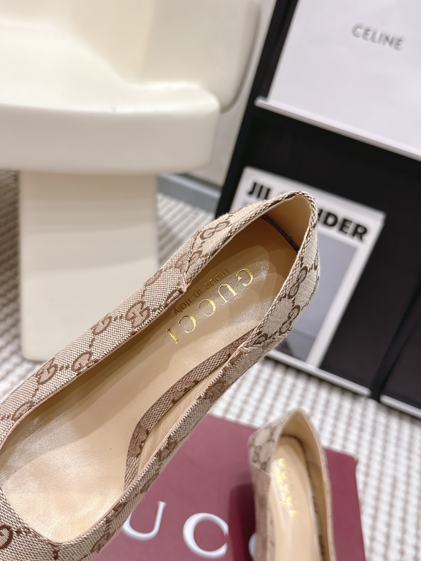 Gucci Style Leather Women's Shoes style reference detail image 6 from source 784643