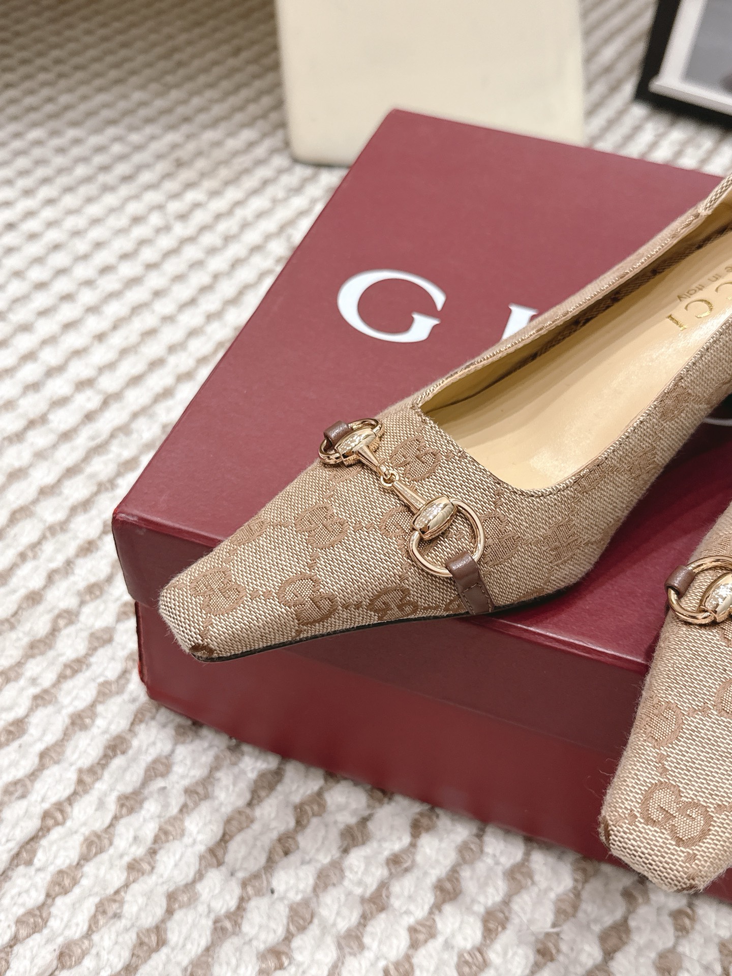 Gucci Style Leather Women's Shoes style reference detail image 8 from source 784643