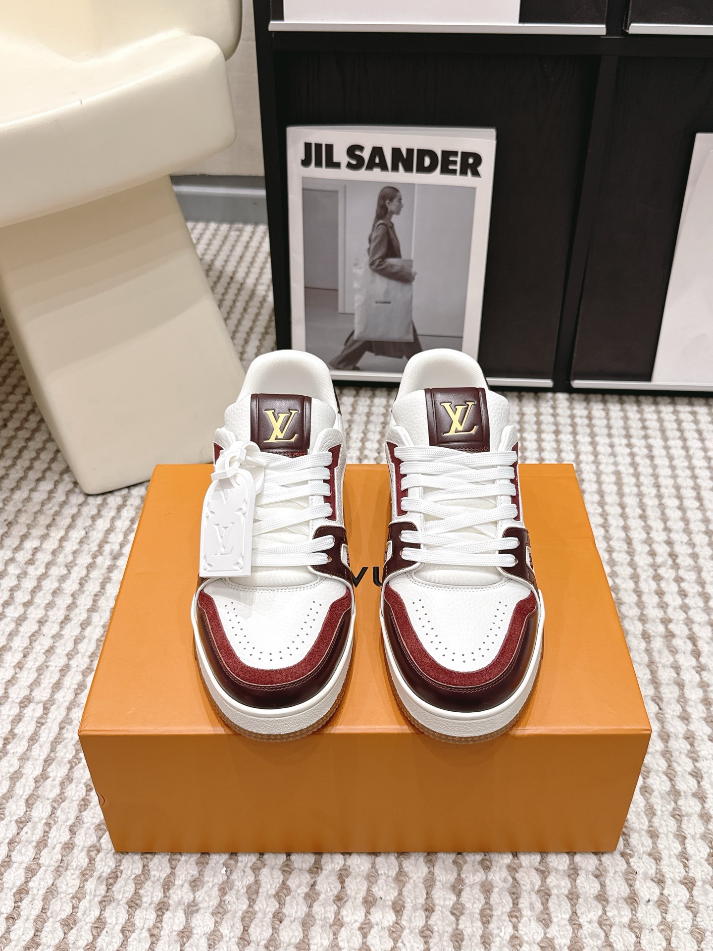 NO:782233,Purchasing-grade Louis Vuitton 26ss is a hot item from Lvjia!  Trainer sneakers are a must buy for everyone, you will never regret it!  Super versatile and high-end!  It goes well with any kind of clothes. The most important thing is that it is very attractive. The manufacturing process of the top OEM is very strict!  The materials are all top-grade cowhide customized from overseas, and the texture of the leather is the same as the original. It is super high-end, especially the texture that comes out when the shoe is bent, it has a completely ZP feel!  The outsole is also customized by our private model, with exclusive control. The entire font and concave and convex feel are difficult to distinguish between true and false. Size #Female 35-41 #Male 38-47 (Female 40 41 Male 45 46 47 is customized and non-returnable), casual shoes/sports shoes, louis vuitton, louis vuitton, louis vuitton, sneakers, cowhide19860909代购级 Louis Vuitton 26ss 驴家的爆款！trainer板鞋,每个人都必须入的款,绝不后悔！ 超级百搭高级！什么衣服都好搭.最主要是超耐看的. 顶级代工厂制程超严格！材料都是海外定制的顶级牛皮,皮纹质感都是原版的感觉 超高级,特别是鞋子折弯的时候出来的纹路,完完全全就是zp的感觉！ 大底也是我们私模定制的,独家把控,整个字体和凹凸感,真假难辨. Size#女35-41 #男38-47（女40 41 男45 46 47定做不退换）,休闲鞋/运动鞋,louis vuitton,louis vuitton,louis vuitton,sneakers,cowhide,Women's Shoes