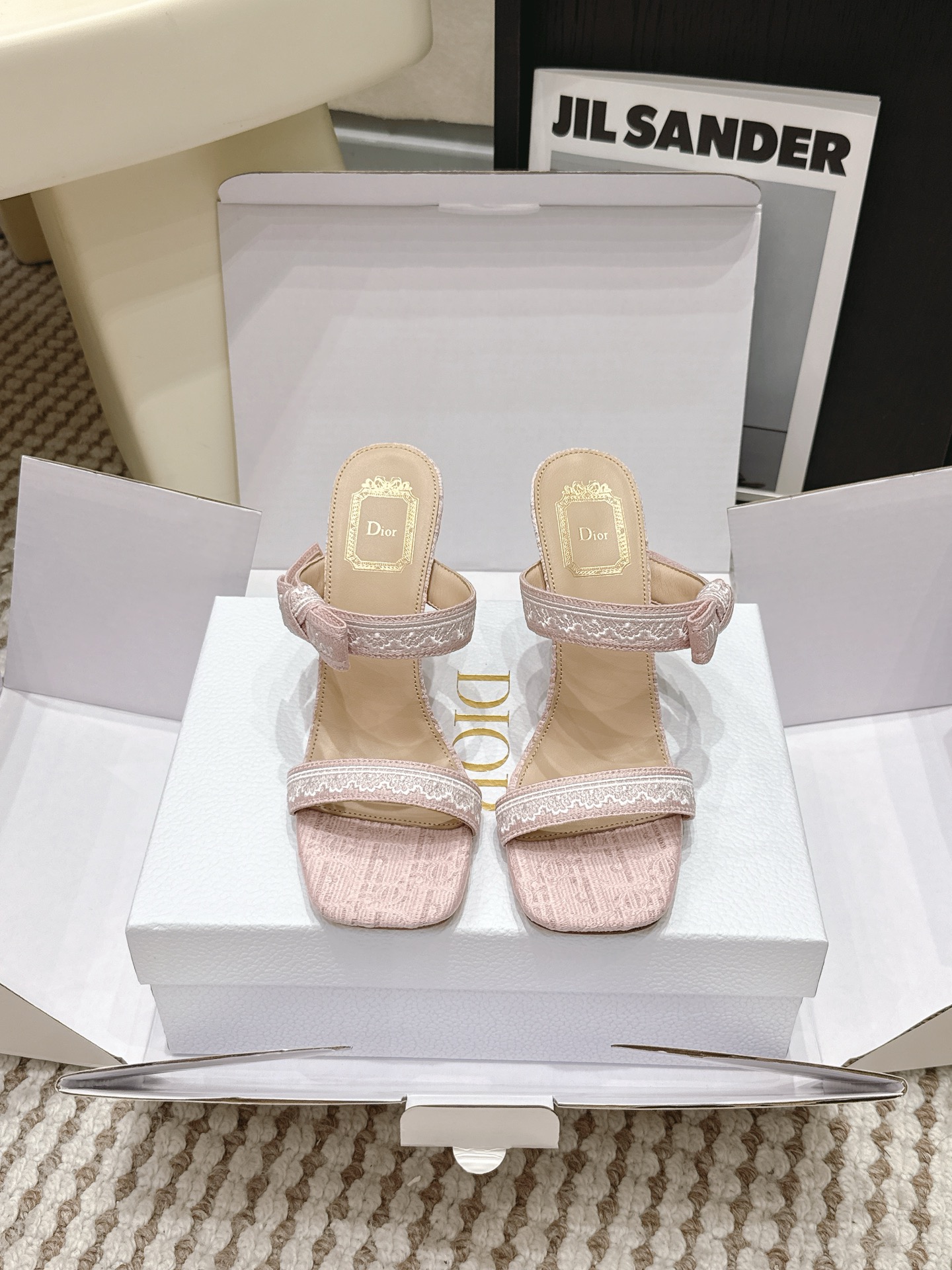 NO:782357,Purchasing agent grade J'ADIOR web sandals Dior 2026 spring and summer latest color Macrame jacquard embroidered letter logo high heel bow color matching women's shoes market top high-end version embroidered upper sheepskin lining leather outsole size 35-42 (404142 customized non-returnable), high heels and slippers, dior, dior, sandals, high heels, slippers, sheepskin19860909代购级 J'ADIOR织带凉鞋 迪奥 Dior 2026春夏最新色 Macrame 提花刺绣字母logo高跟蝴蝶结拼色女鞋 市场顶级高端版本 鞋面刺绣 内里羊皮 大底真皮 码数35-42（404142 定制不退换）,高跟鞋拖鞋,dior,dior,sandals,high heels,slippers,sheepskin,Women's Shoes
