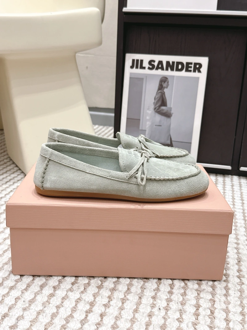 Женские лоферы с бантом из замши Miu Miu