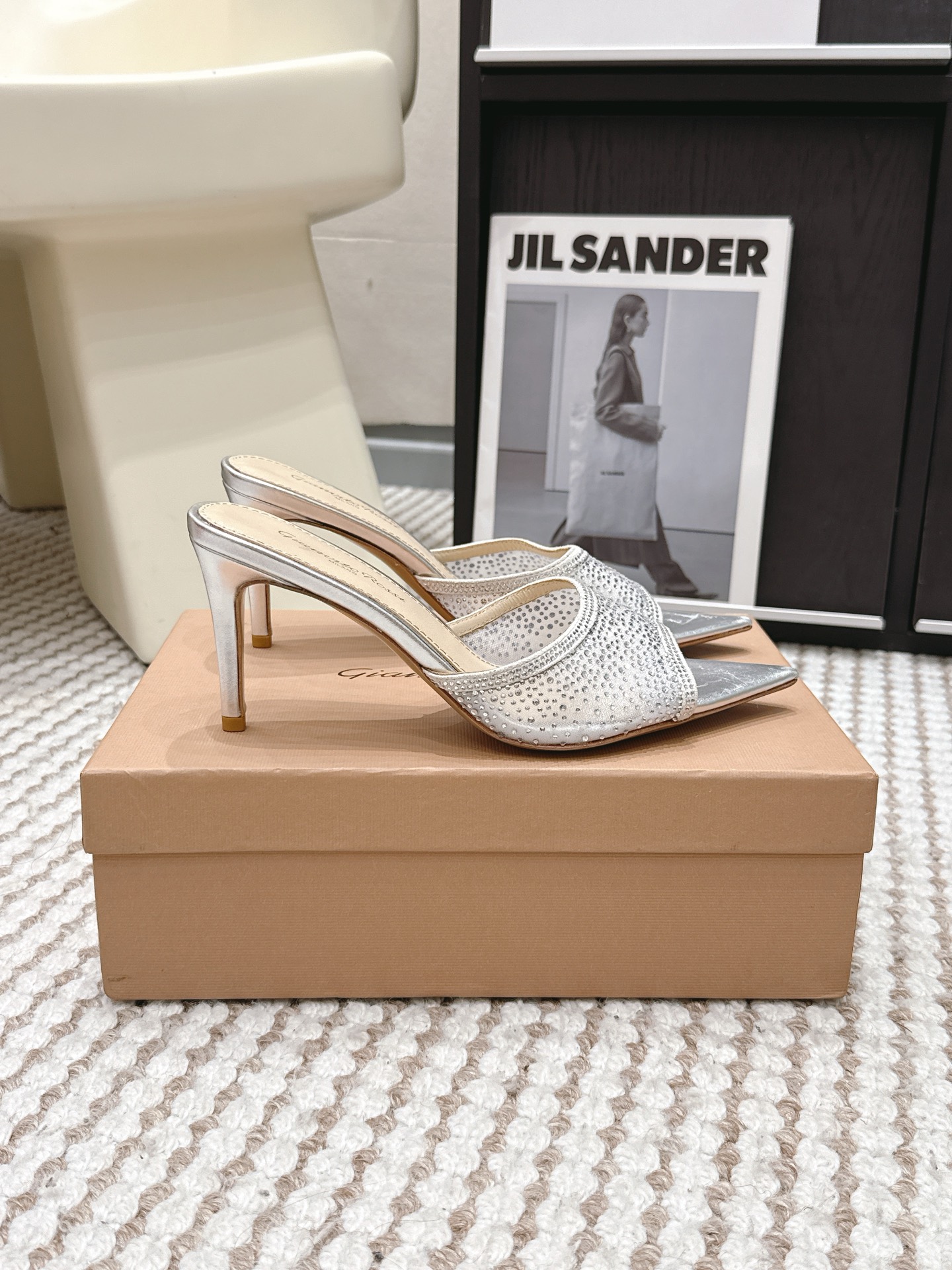 Женские туфли Gianvito Rossi с сетчатым верхом и камнями