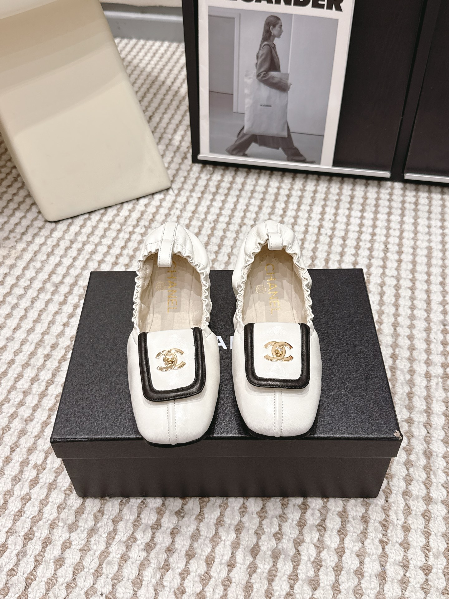 Белые женские мокасины Chanel