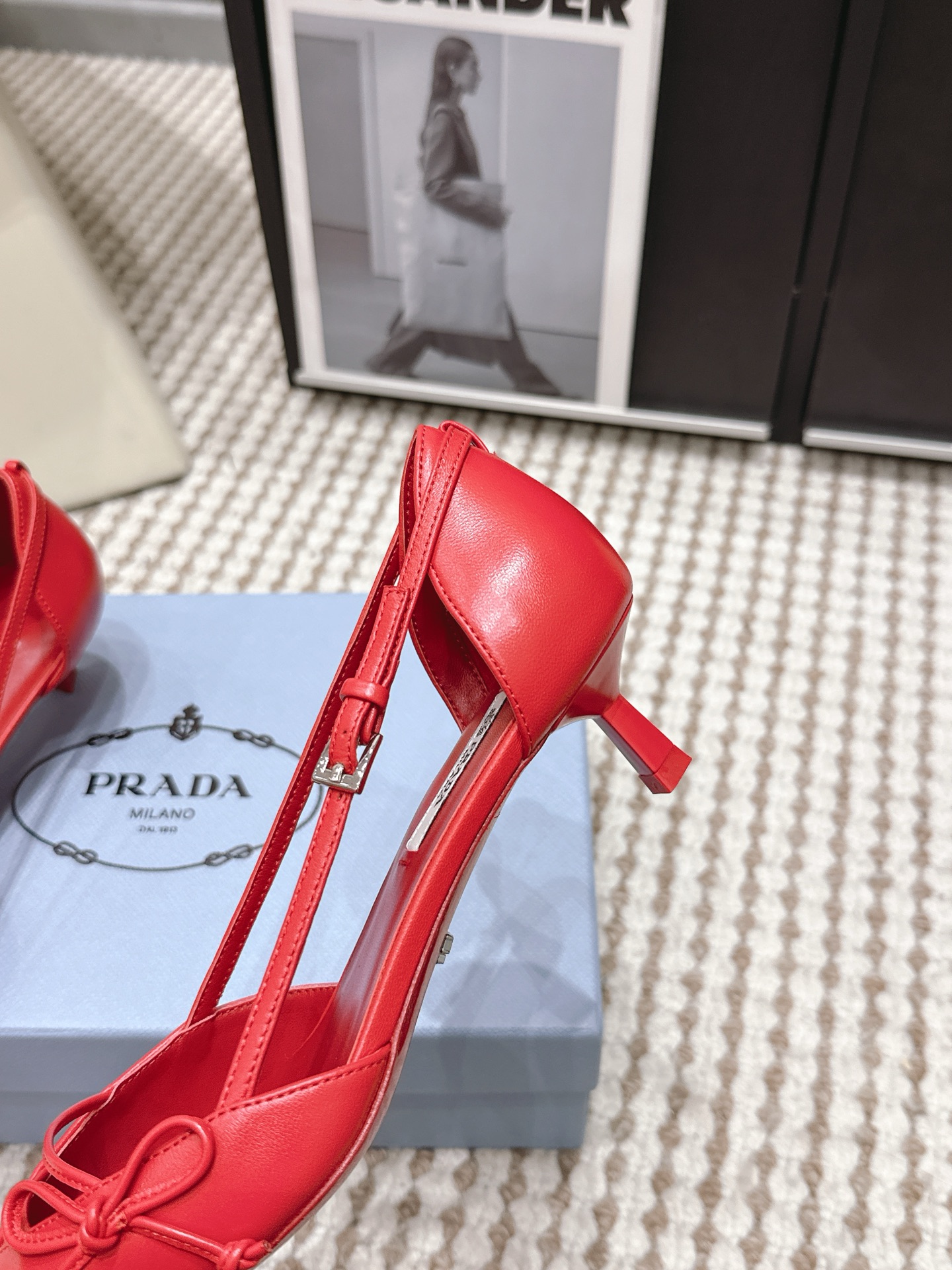 Prada Style Leather Women's Shoes style reference detail image 7 from source 784895