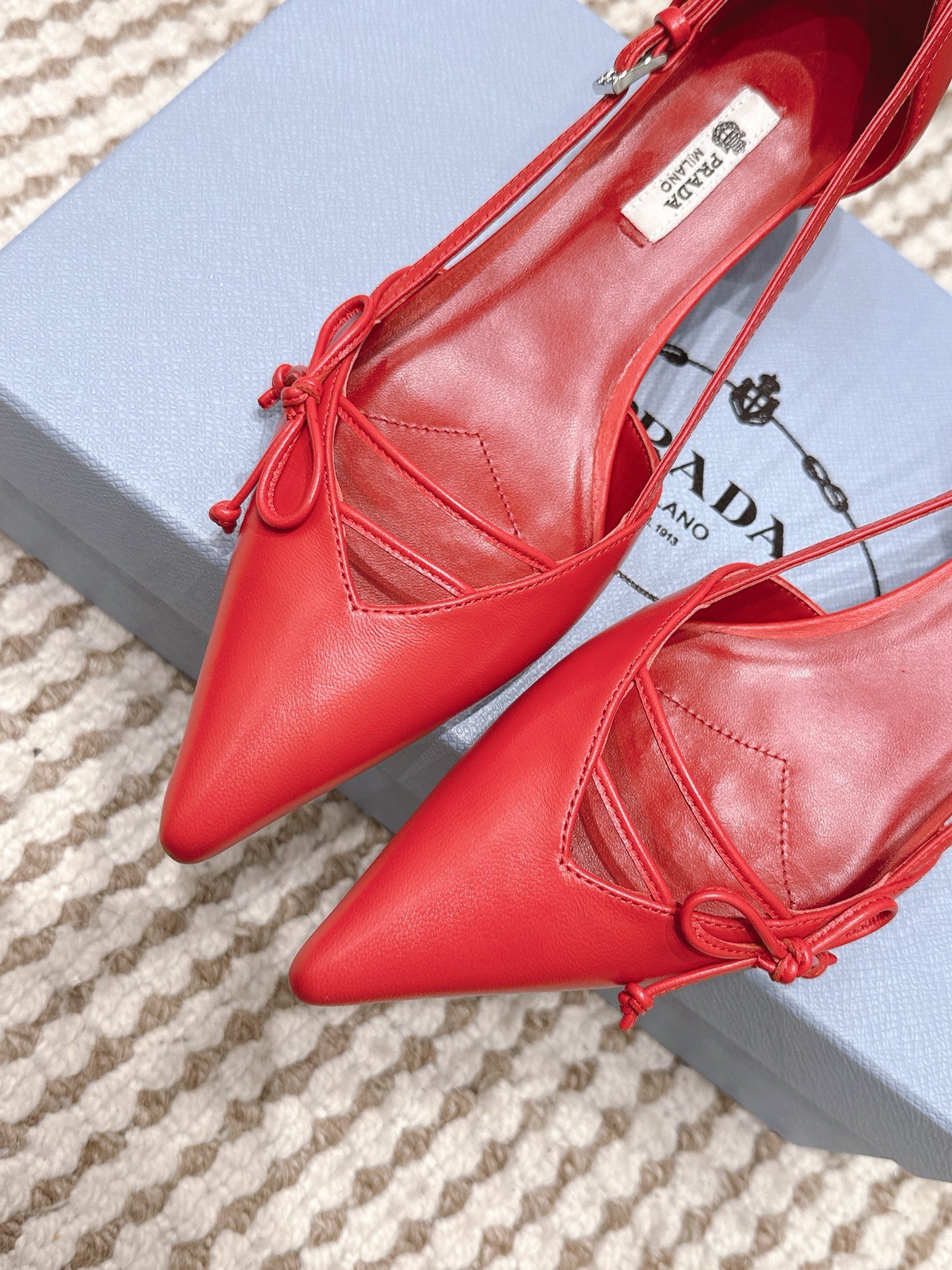 Prada Style Leather Women's Shoes style reference detail image 8 from source 784895