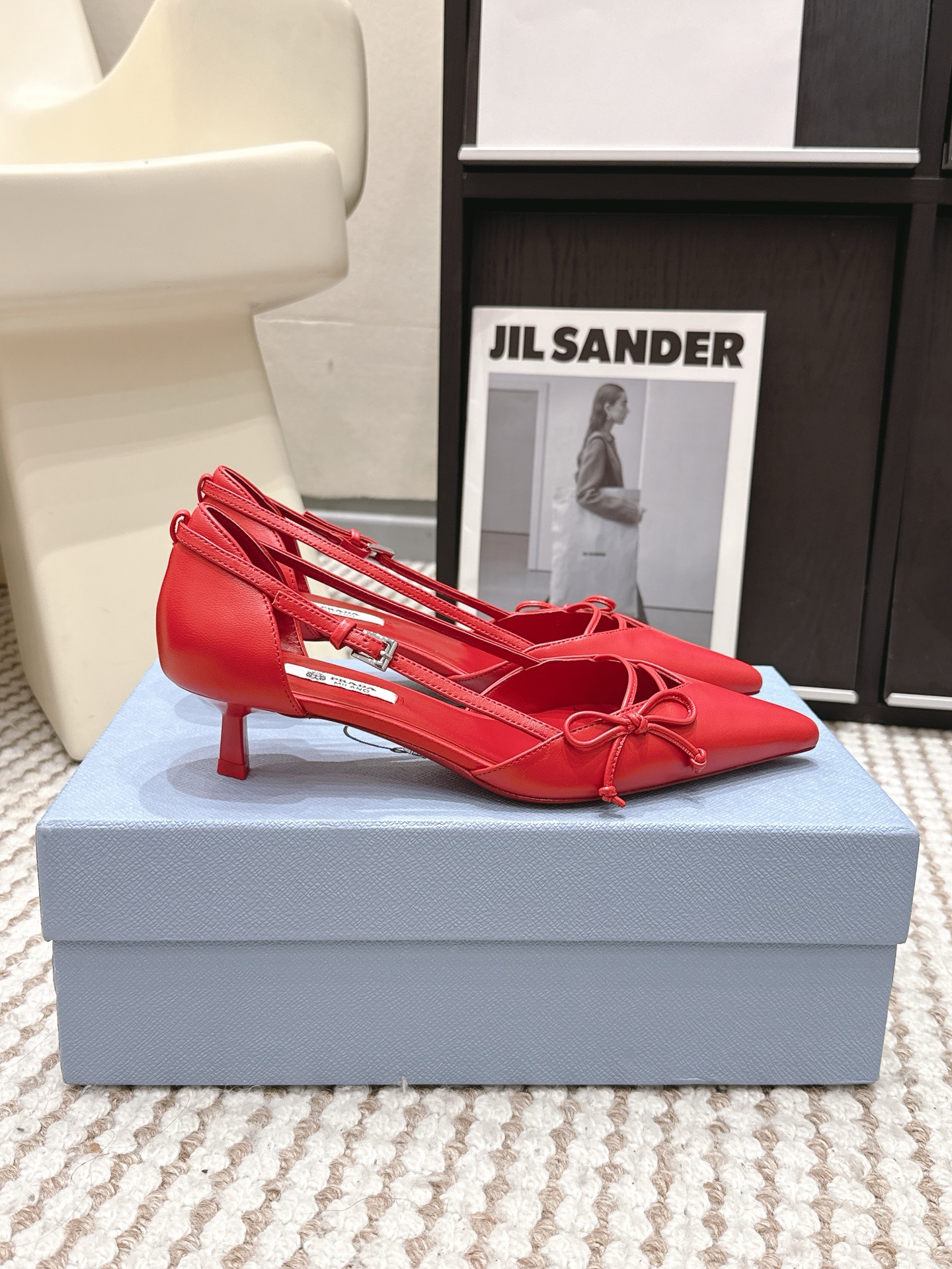 Prada Style Leather Women's Shoes style reference detail image 2 from source 784895