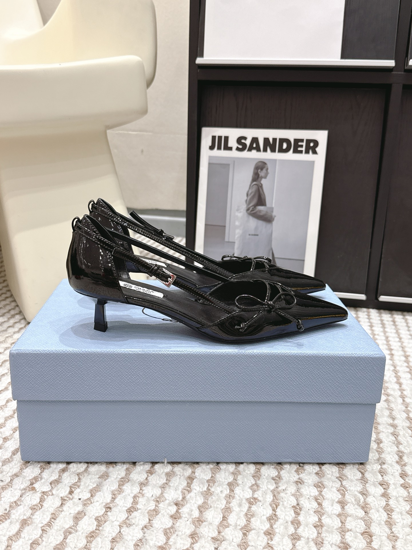 Prada Style Leather Women's Shoes style reference detail image 2 from source 784896