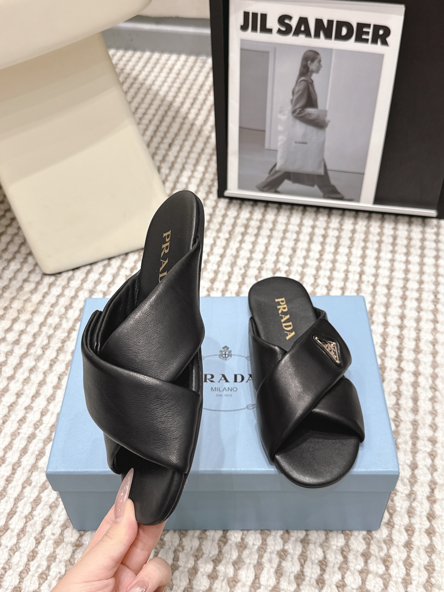 Prada Style Leather Women's Shoes style reference detail image 5 from source 784897