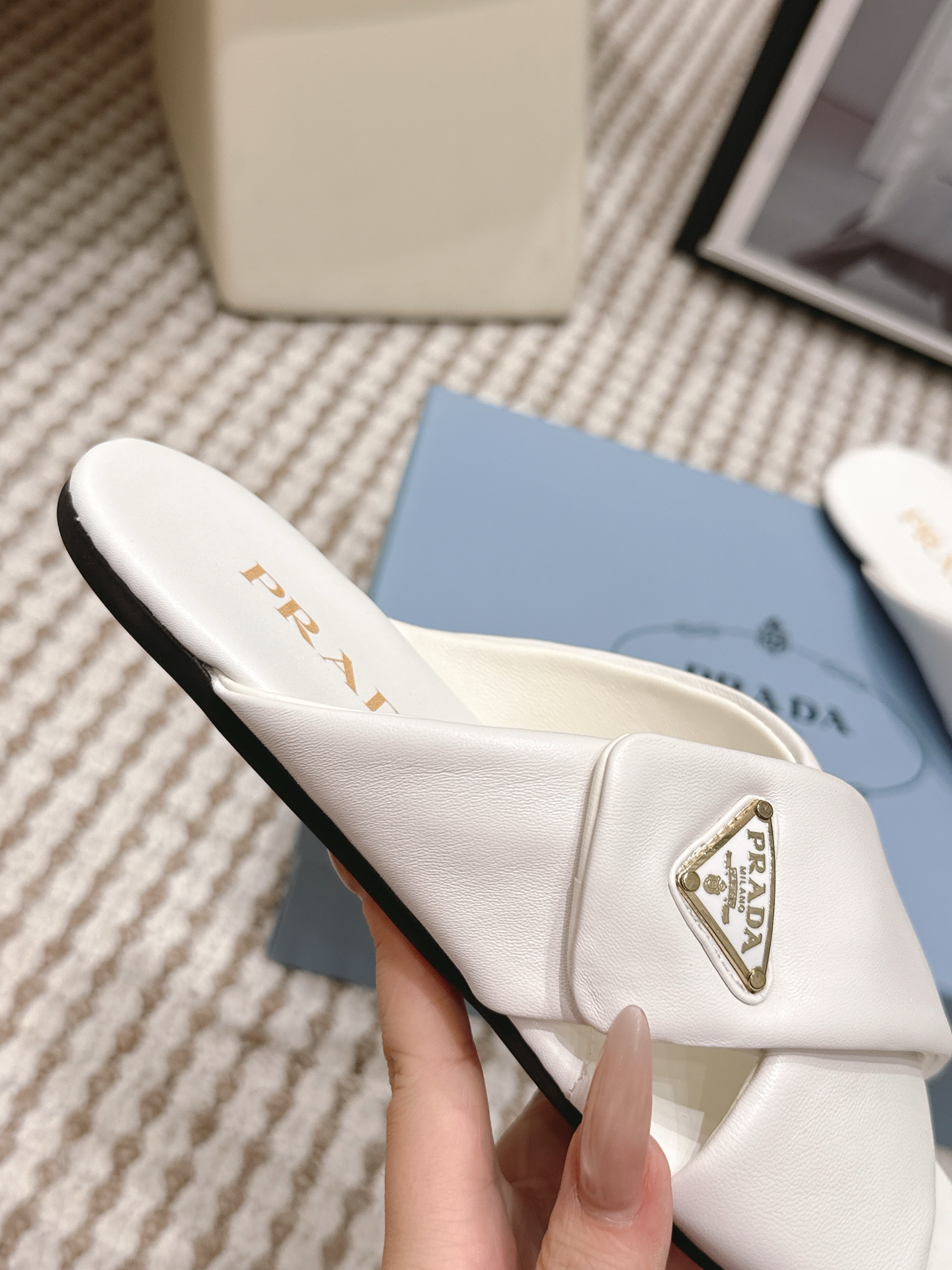 Prada Style Leather Women's Shoes style reference detail image 7 from source 784899