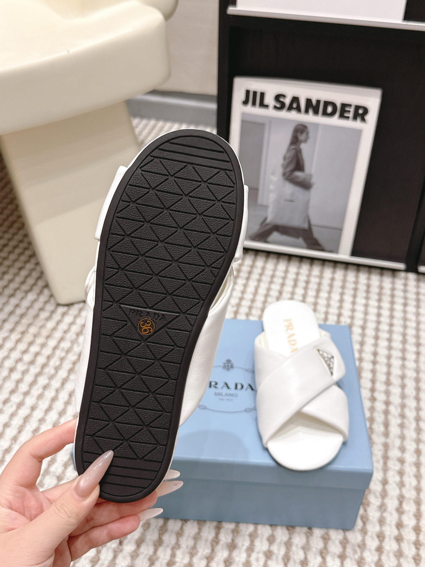 Prada Style Leather Women's Shoes style reference detail image 9 from source 784899
