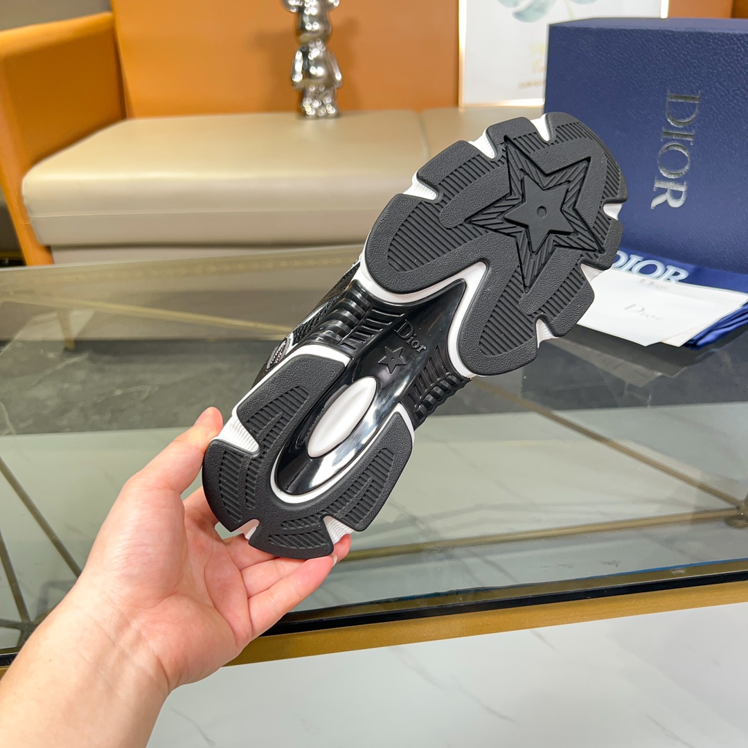 270Las zapatillas Dior Chrono son una novedad de la colección prêt-à-porter otoño 2014, que reinterp