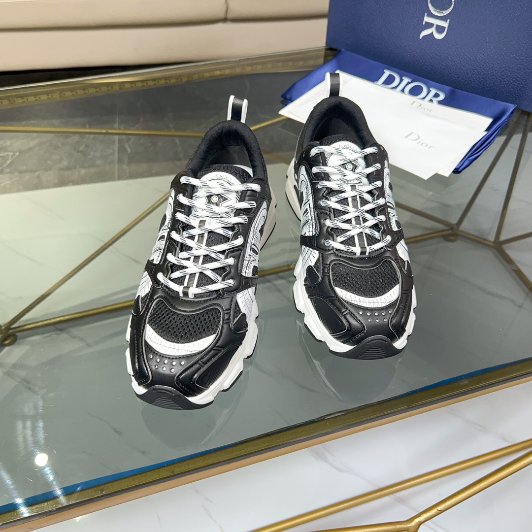 270Las zapatillas Dior Chrono son una novedad de la colección prêt-à-porter otoño 2014, que reinterp